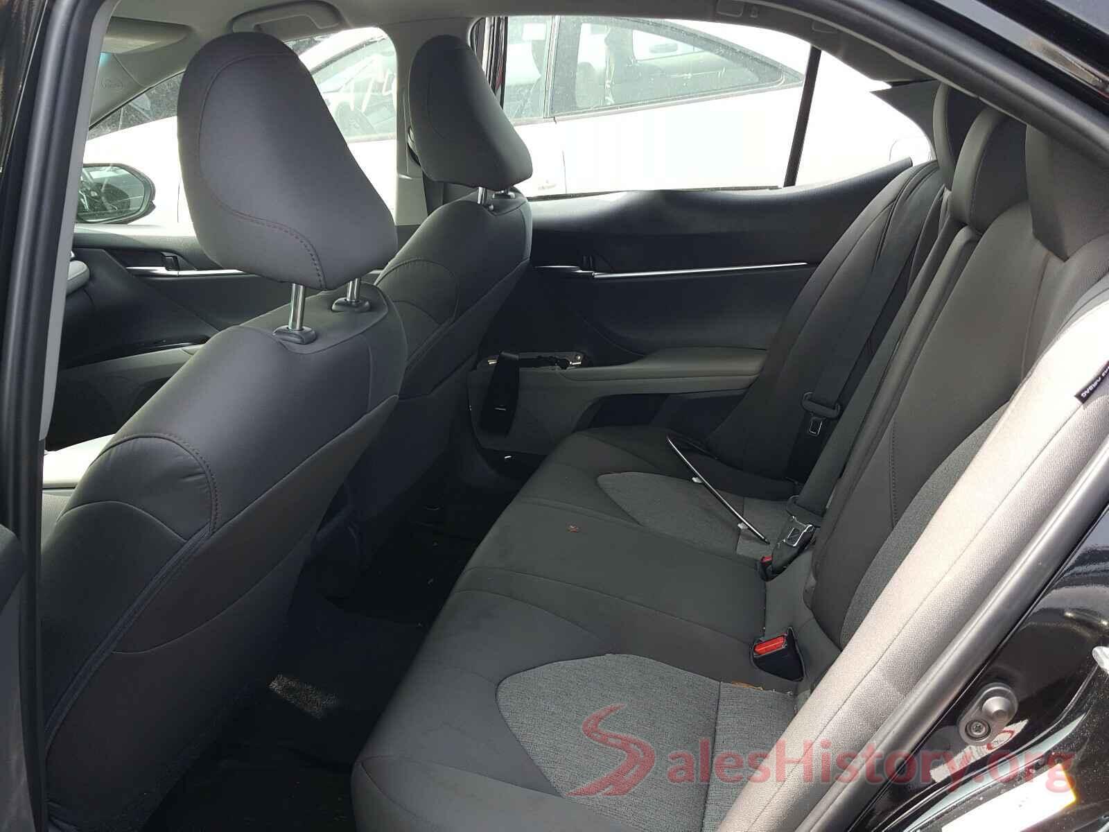 4T1B11HK7JU675237 2018 TOYOTA CAMRY