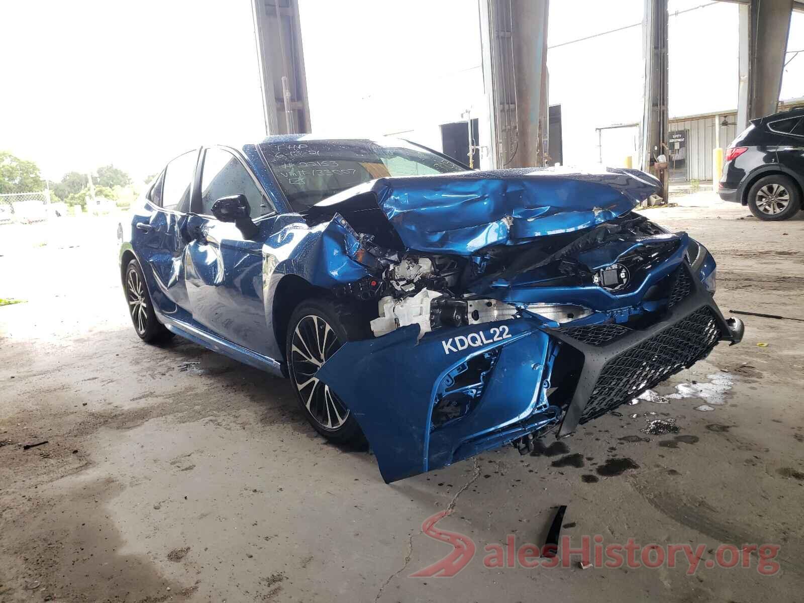 4T1B11HK9JU133007 2018 TOYOTA CAMRY