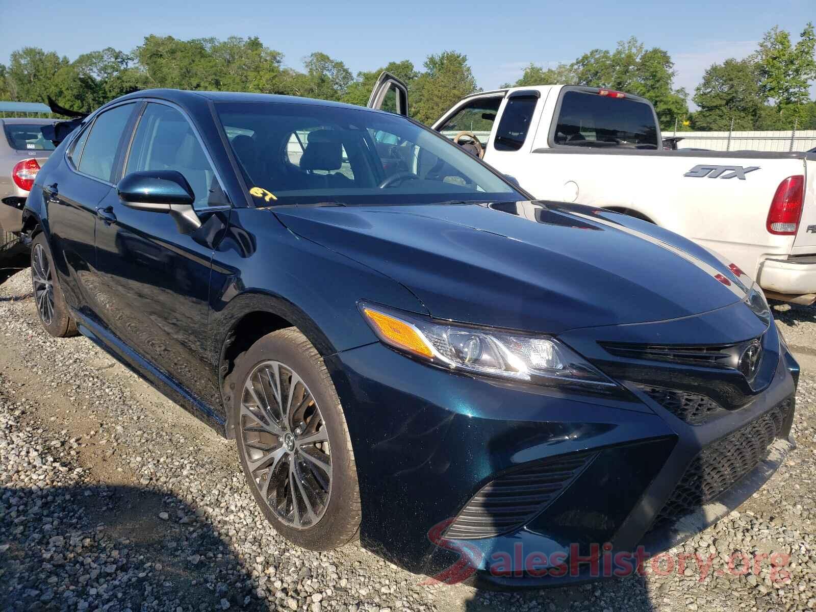 4T1B11HK0JU558826 2018 TOYOTA CAMRY