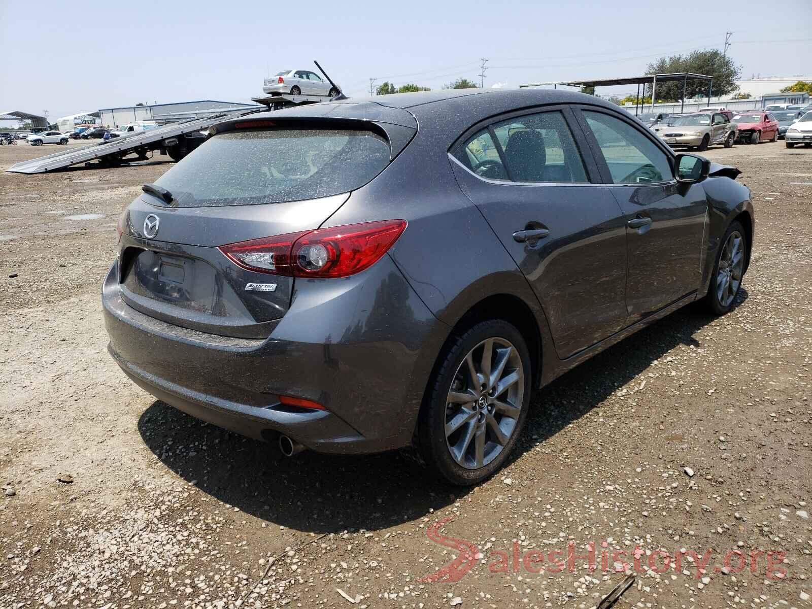 3MZBN1L30JM272890 2018 MAZDA 3