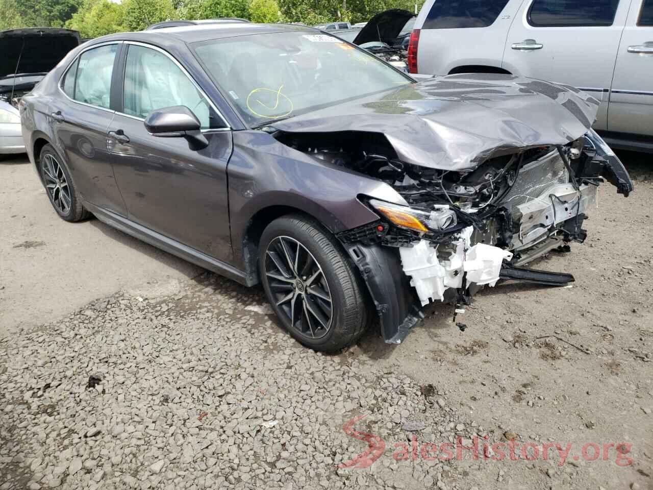 4T1G11AKXNU629651 2022 TOYOTA CAMRY