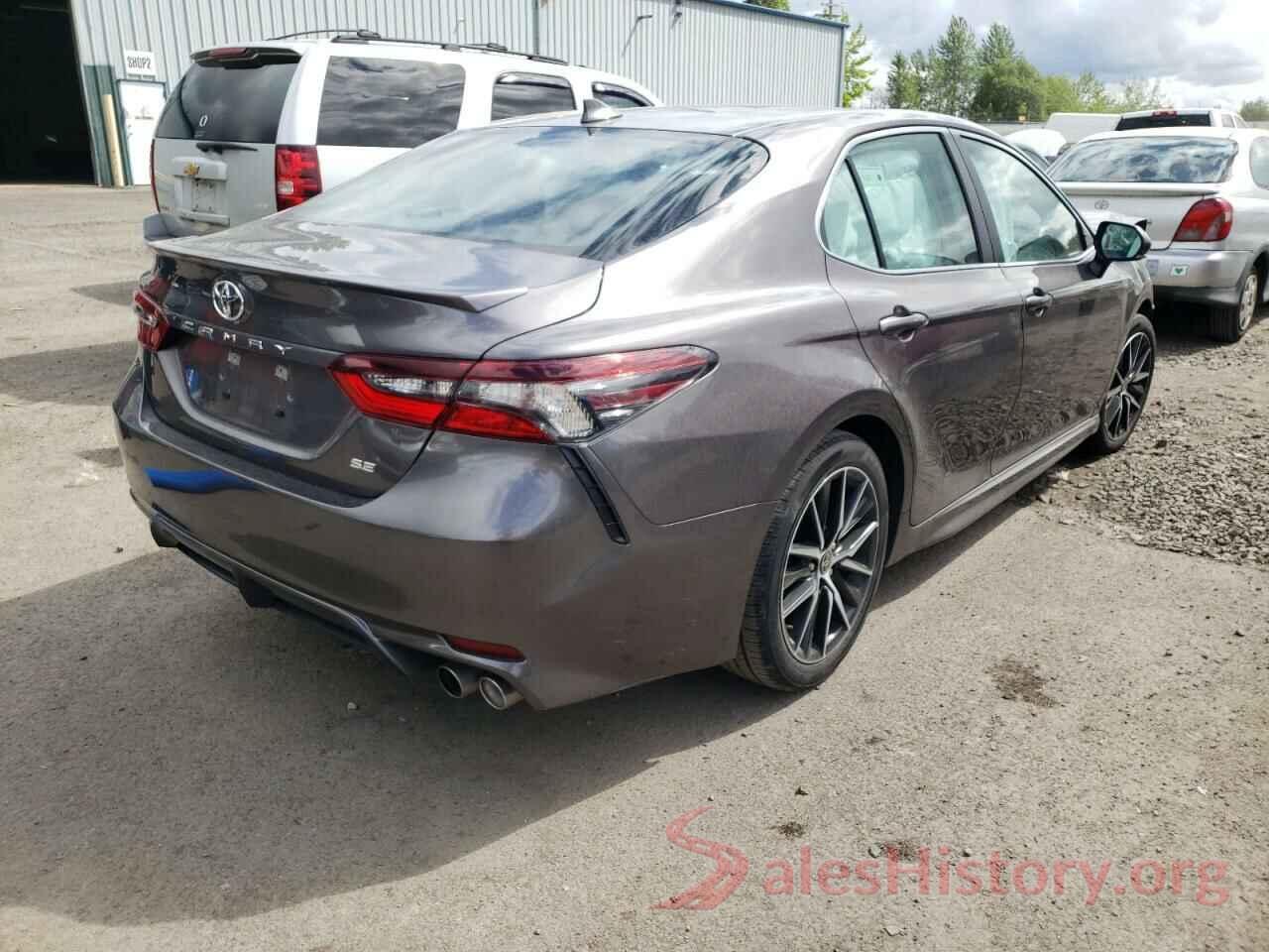 4T1G11AKXNU629651 2022 TOYOTA CAMRY