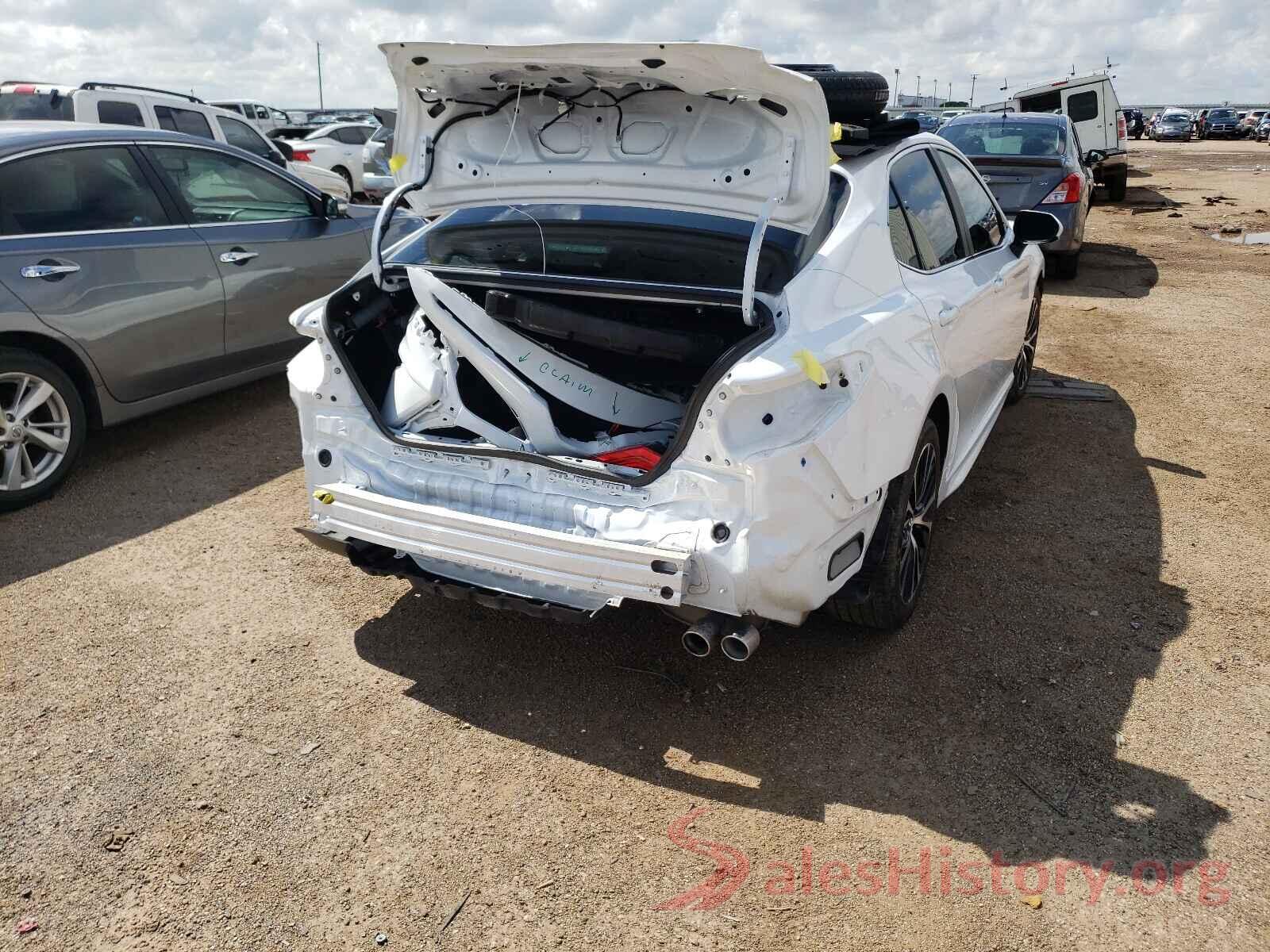 4T1B11HK6JU046066 2018 TOYOTA CAMRY