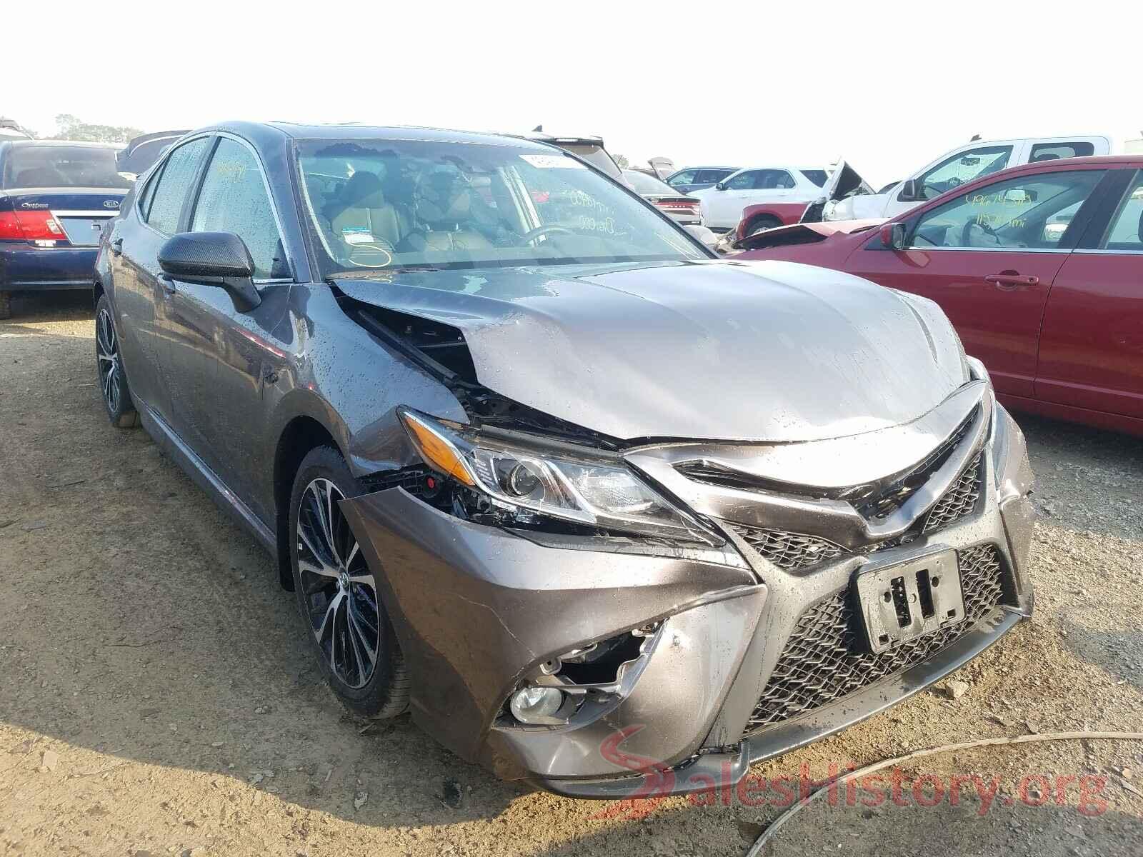 4T1B11HK4JU668259 2018 TOYOTA CAMRY