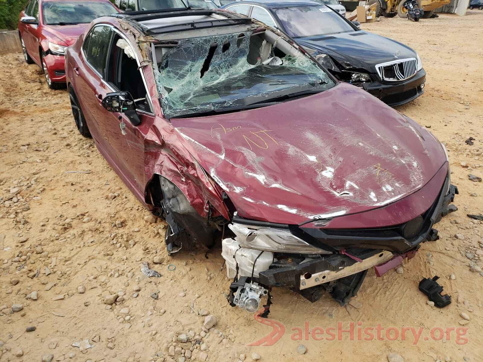 4T1B61HK8JU585192 2018 TOYOTA CAMRY