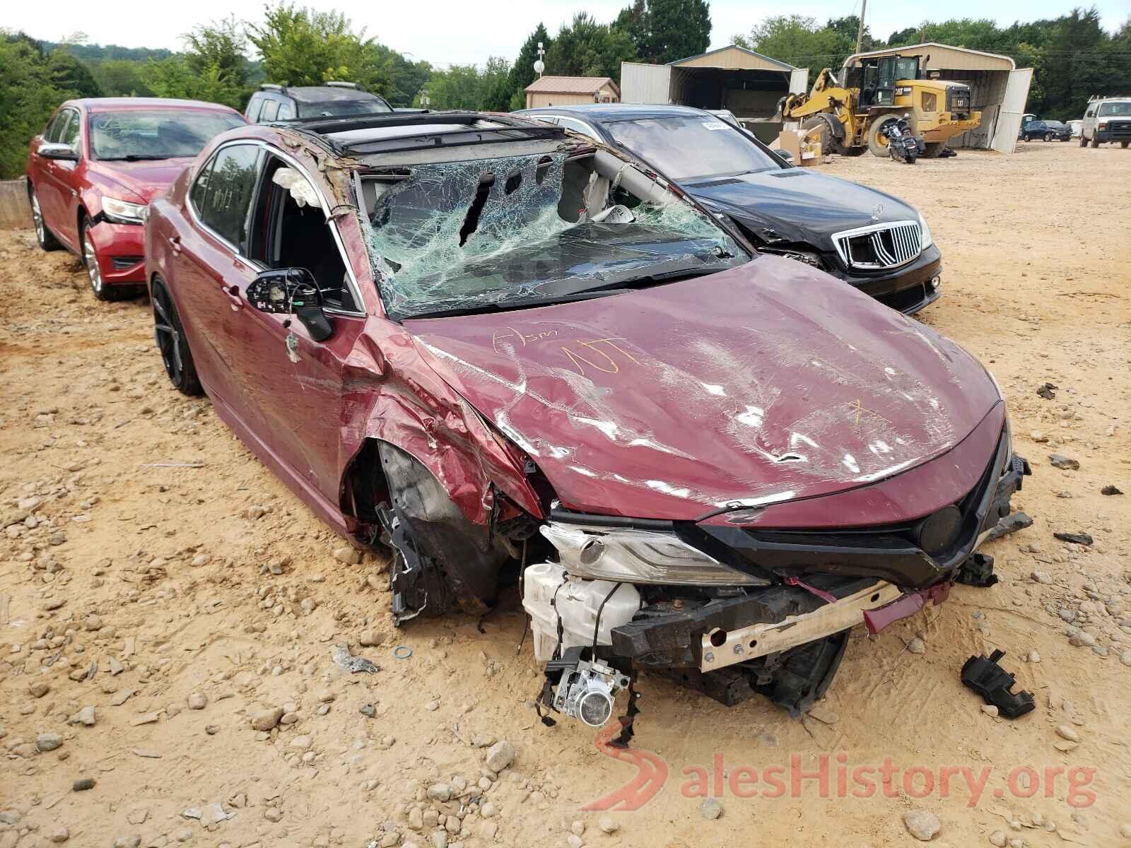 4T1B61HK8JU585192 2018 TOYOTA CAMRY