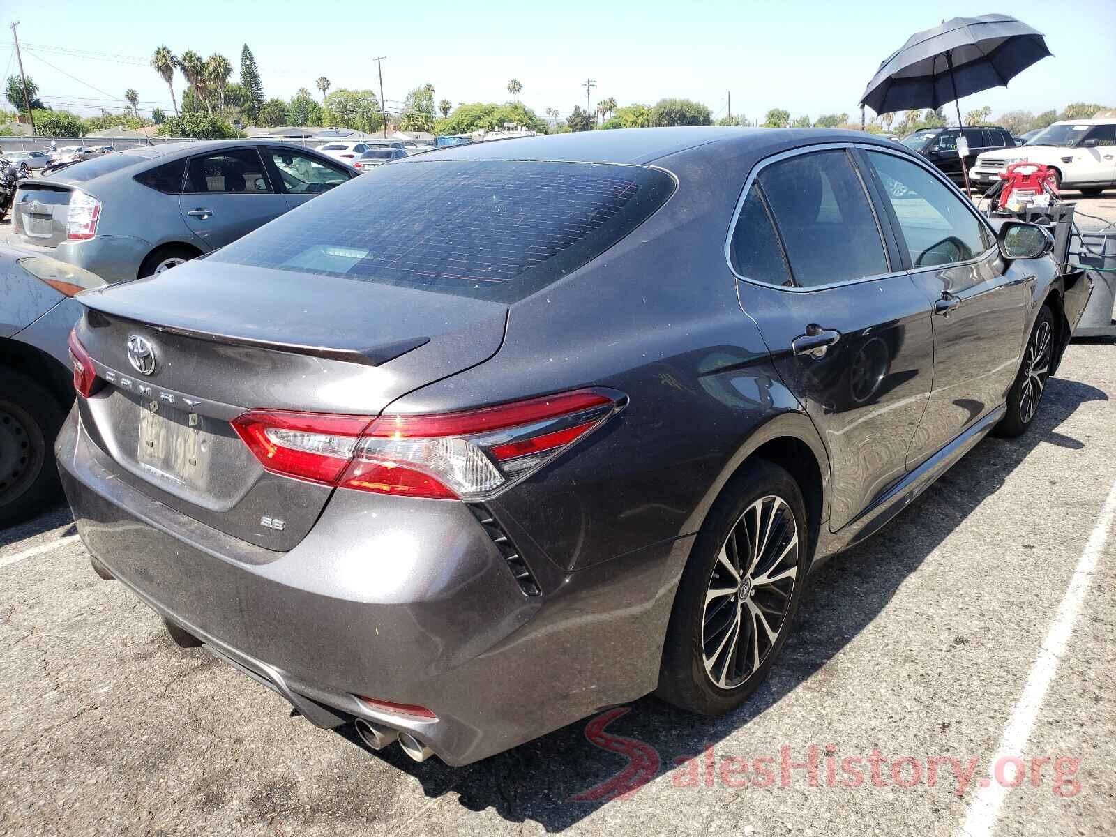 4T1B11HKXJU134697 2018 TOYOTA CAMRY