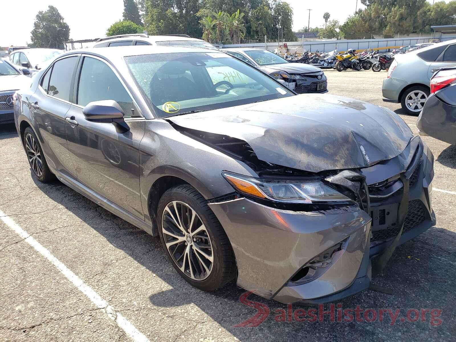 4T1B11HKXJU134697 2018 TOYOTA CAMRY