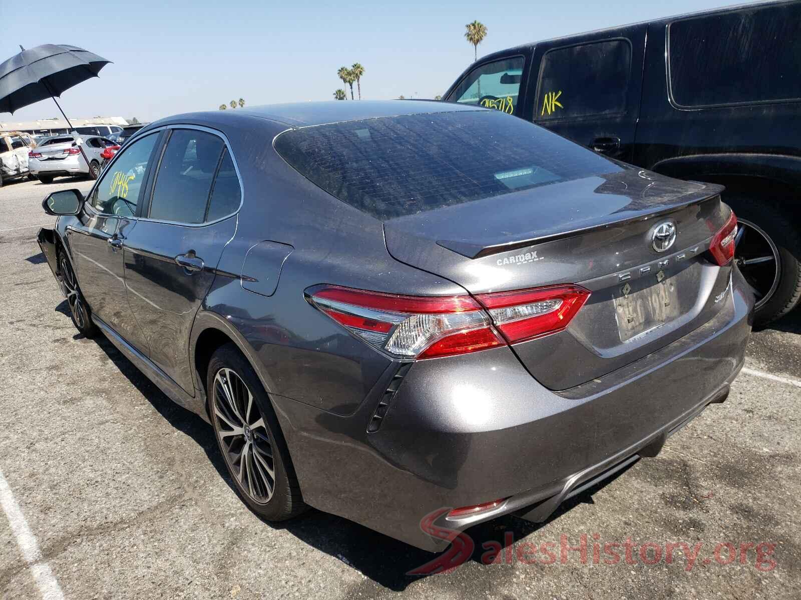 4T1B11HKXJU134697 2018 TOYOTA CAMRY