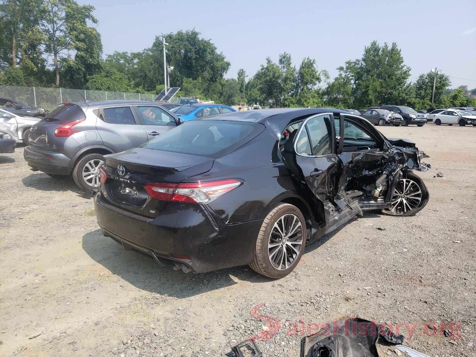 4T1B11HK2JU074592 2018 TOYOTA CAMRY