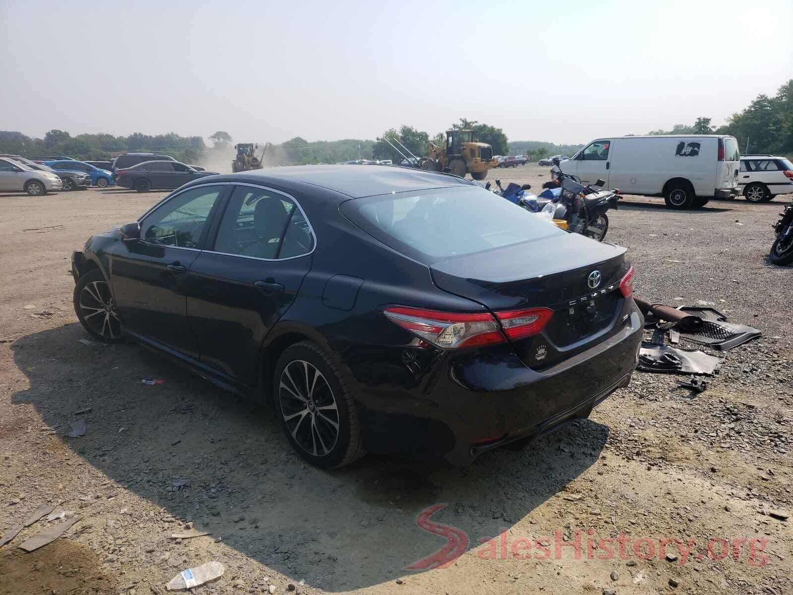 4T1B11HK2JU074592 2018 TOYOTA CAMRY