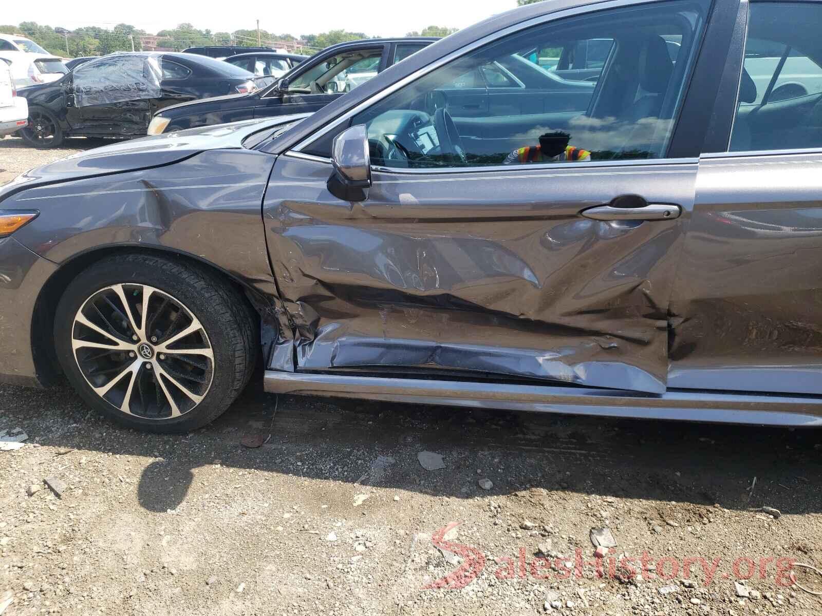 4T1B11HK6JU047718 2018 TOYOTA CAMRY