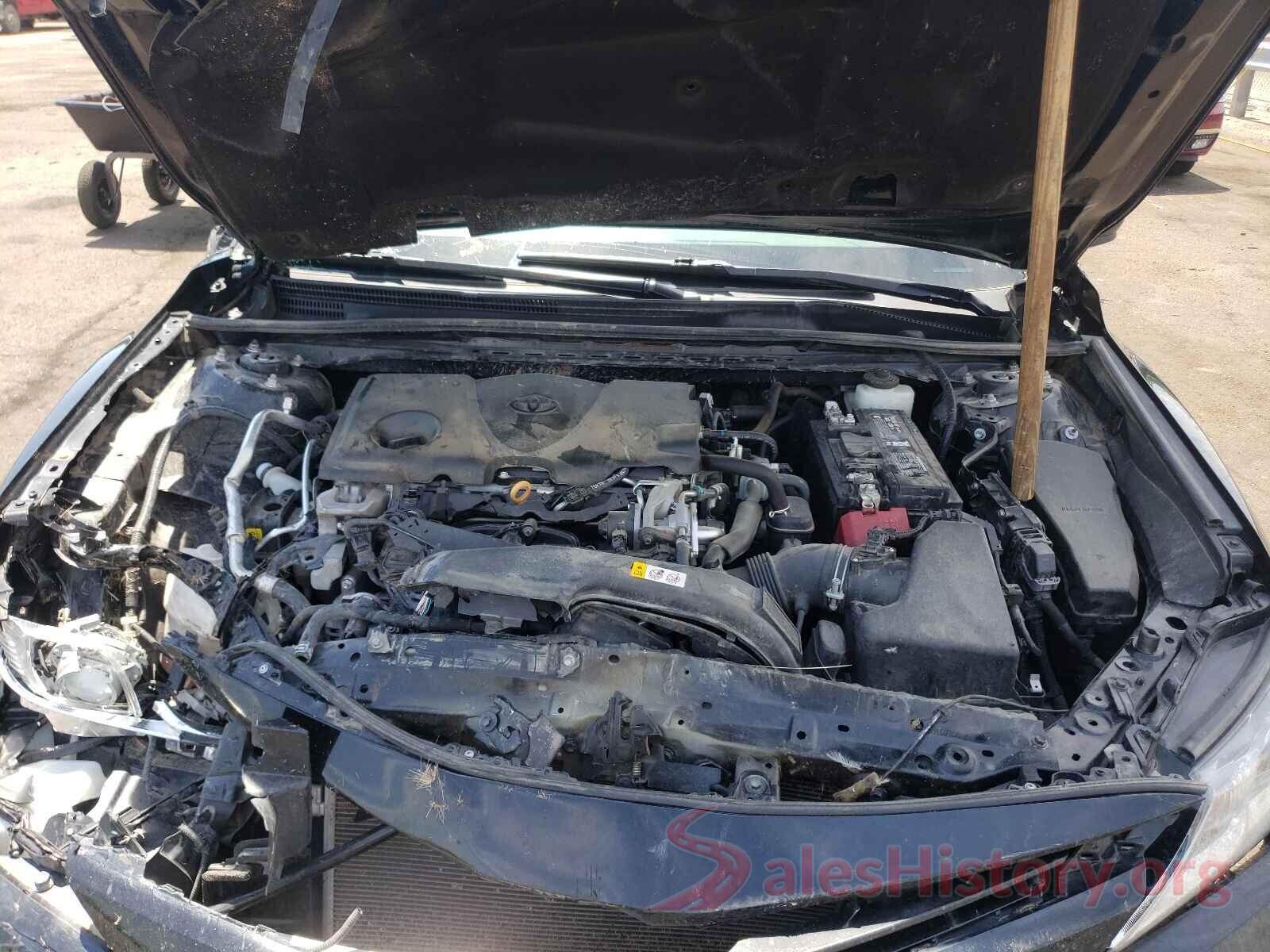 4T1B11HK8JU596742 2018 TOYOTA CAMRY