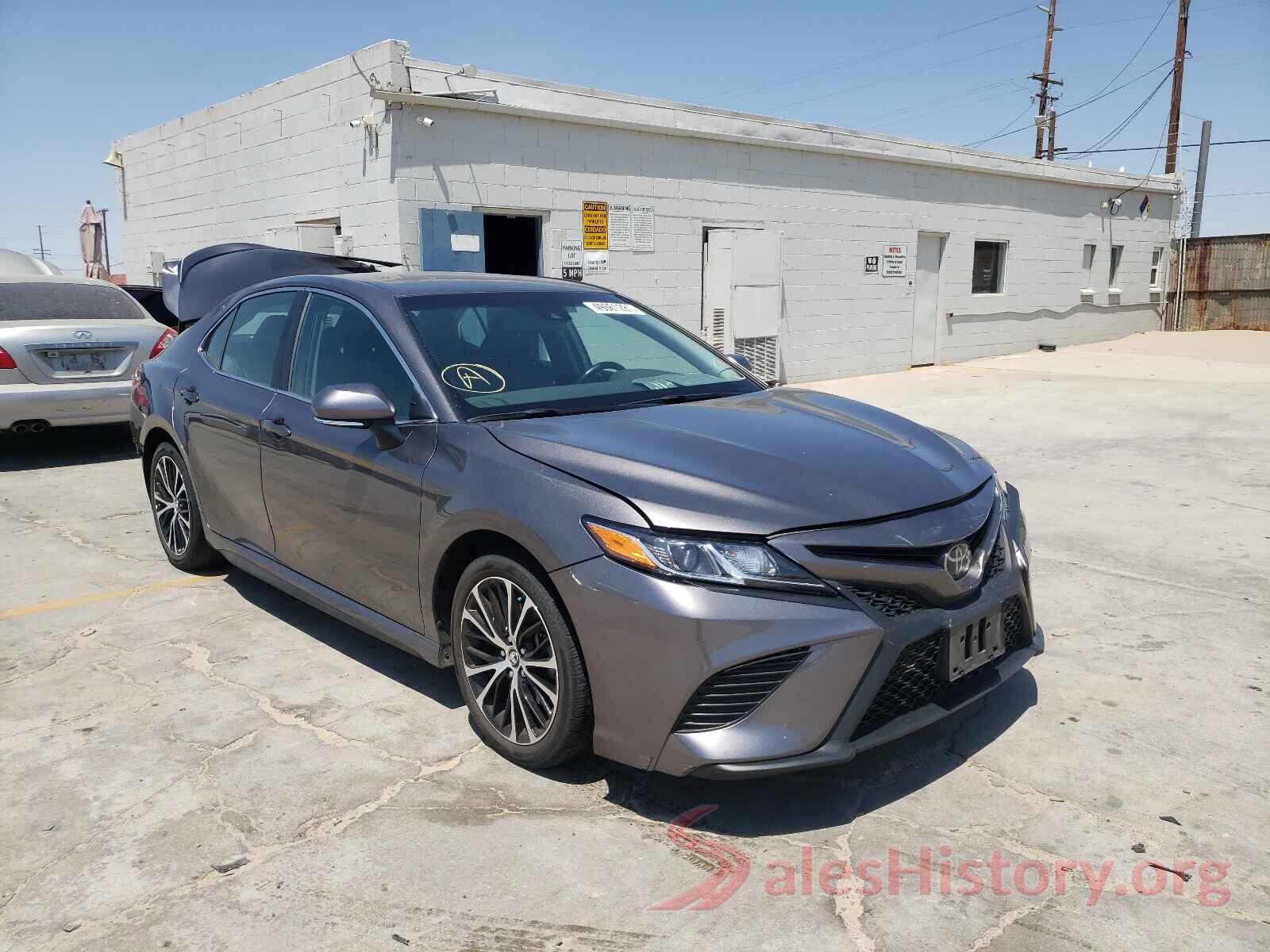 4T1B11HK8JU654218 2018 TOYOTA CAMRY