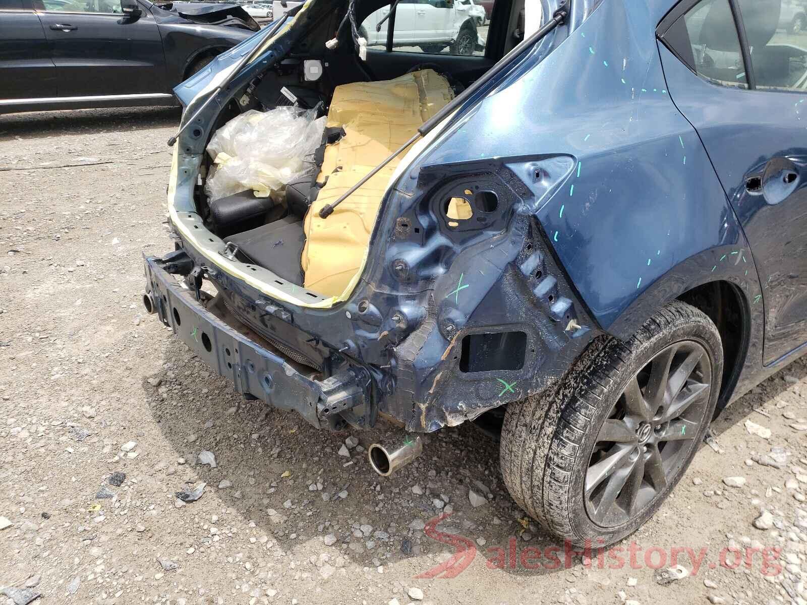 3MZBN1M37JM260704 2018 MAZDA 3