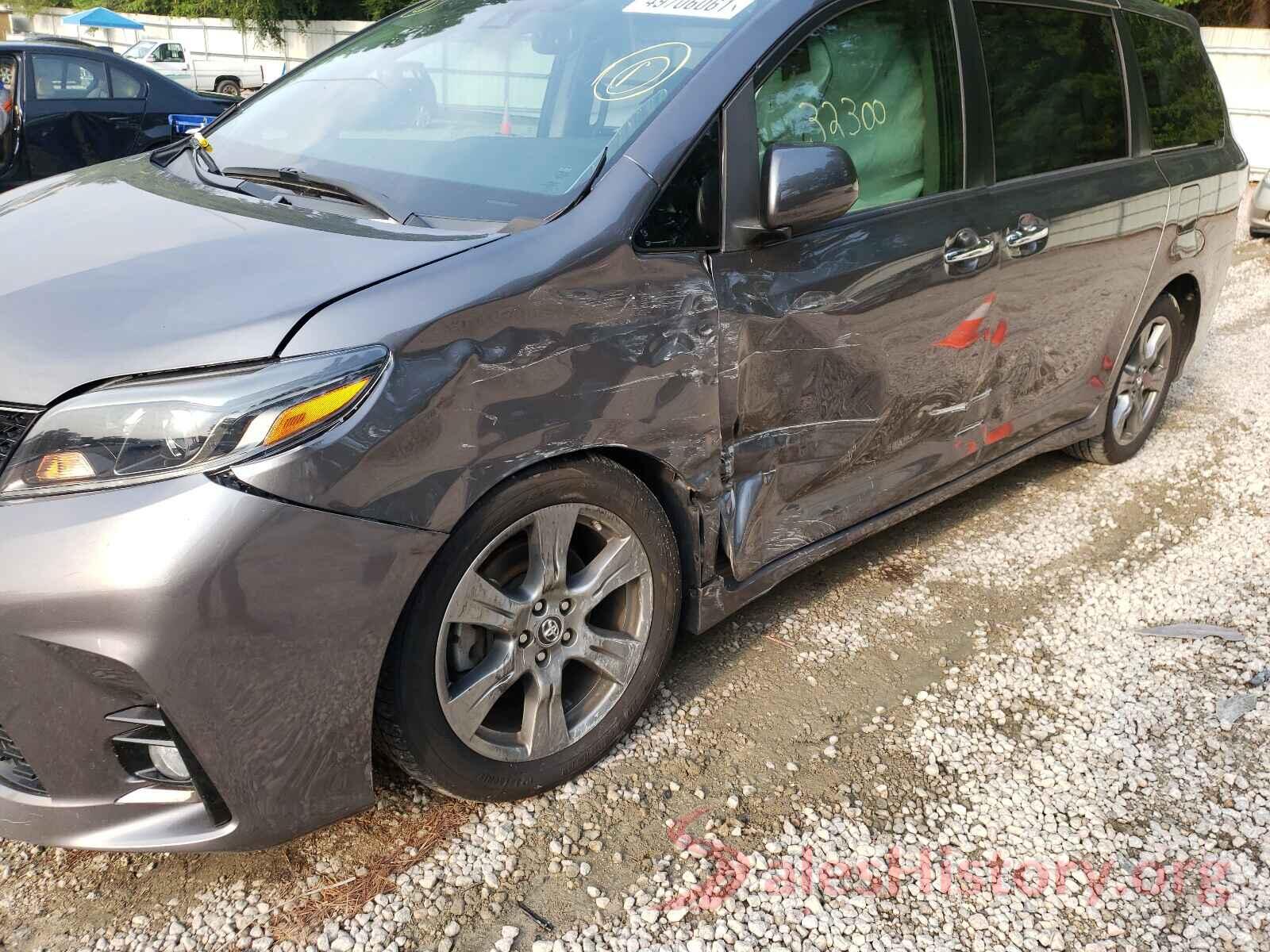 5TDXZ3DC5JS921767 2018 TOYOTA SIENNA