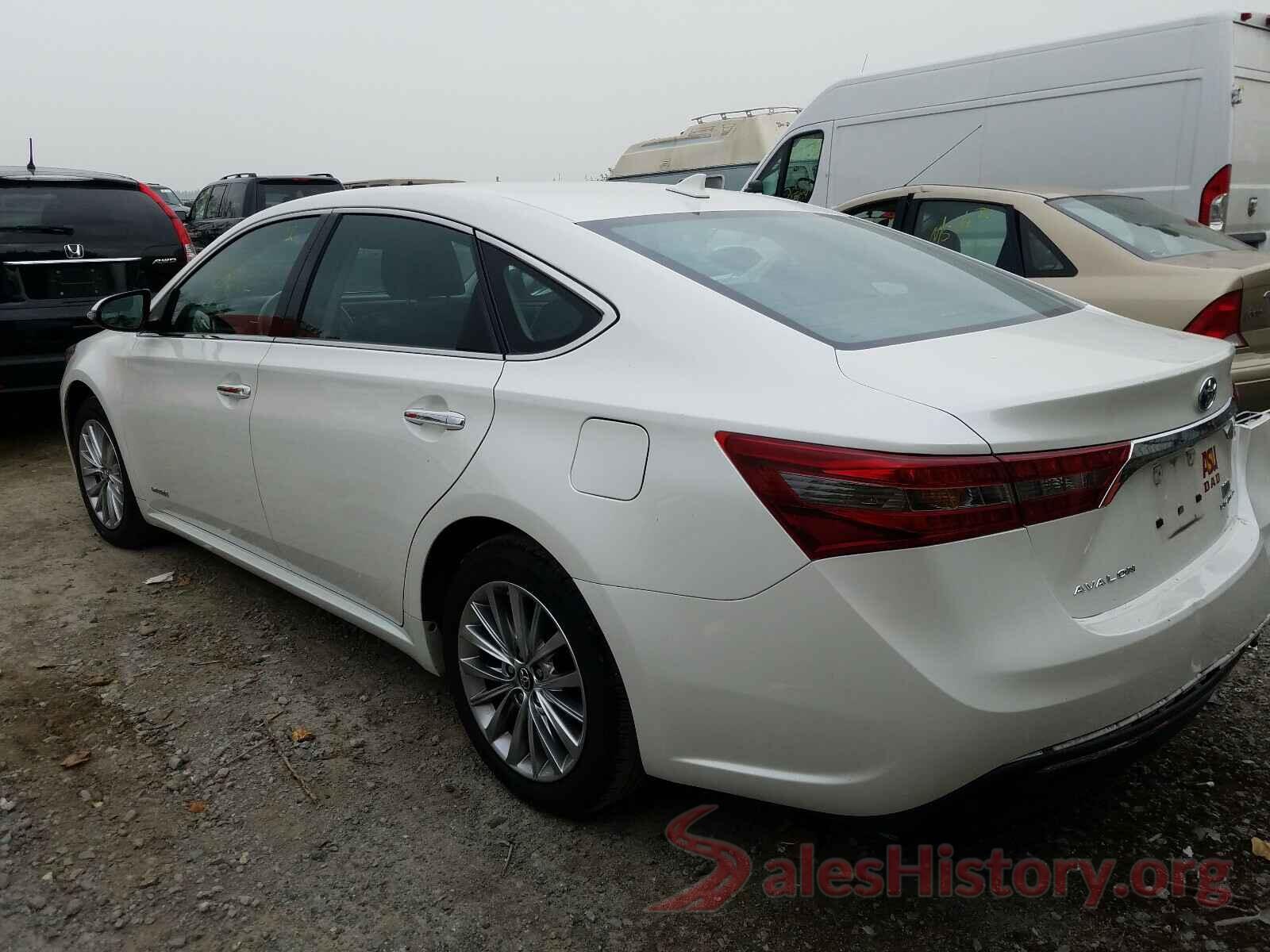 4T1BD1EB1JU061361 2018 TOYOTA AVALON