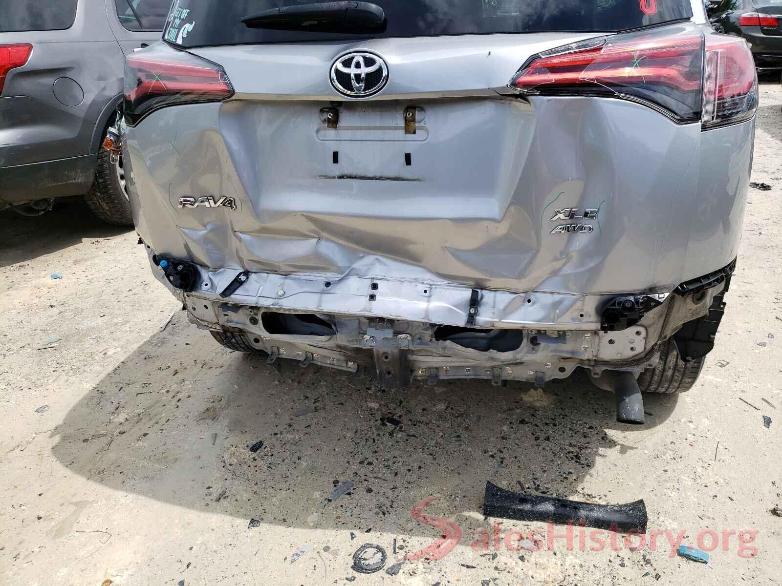 2T3RFREV1JW705207 2018 TOYOTA RAV4