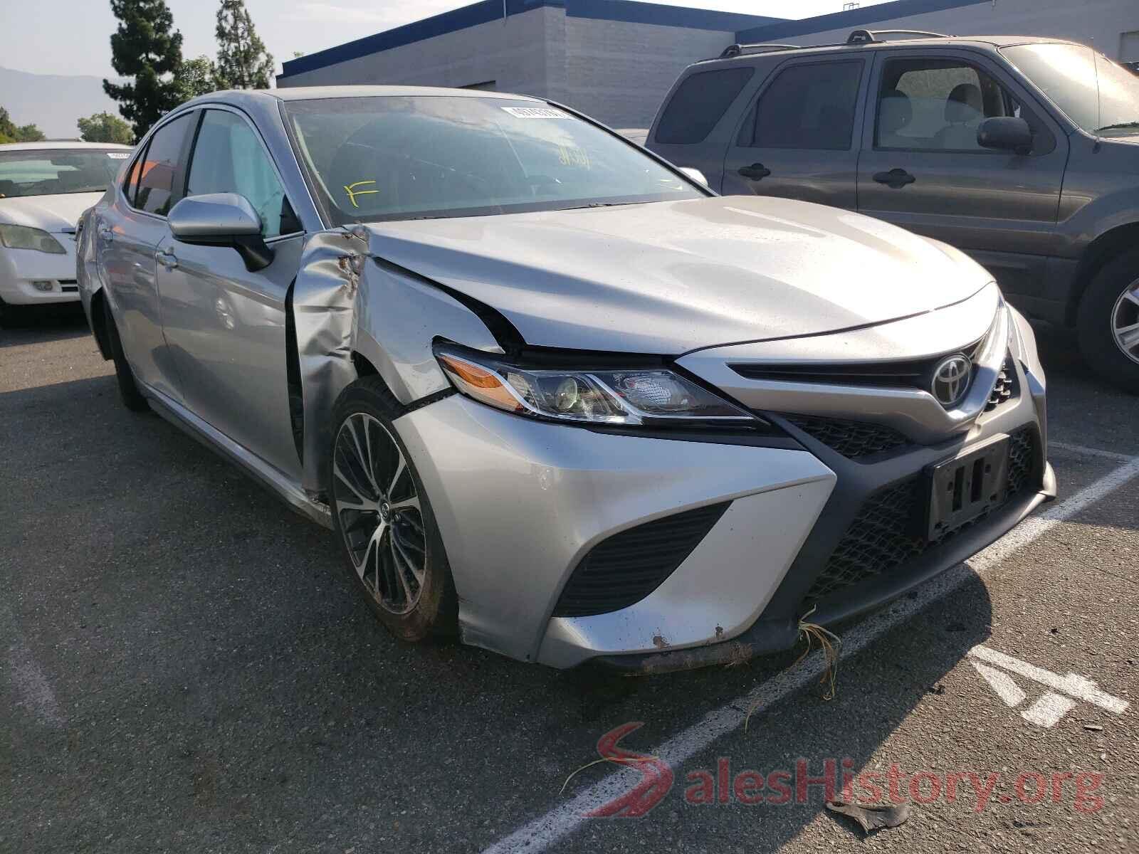 4T1B11HK1JU080660 2018 TOYOTA CAMRY