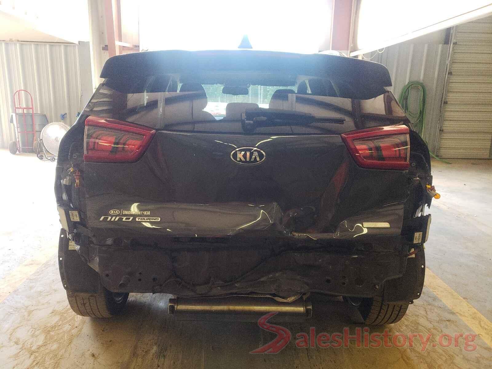 KNDCC3LC5J5134373 2018 KIA NIRO