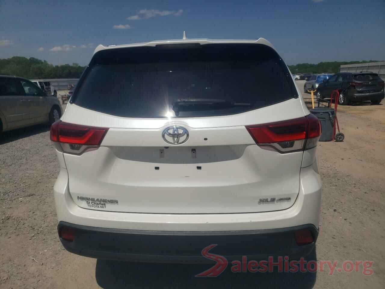 5TDJZRFH0JS860216 2018 TOYOTA HIGHLANDER