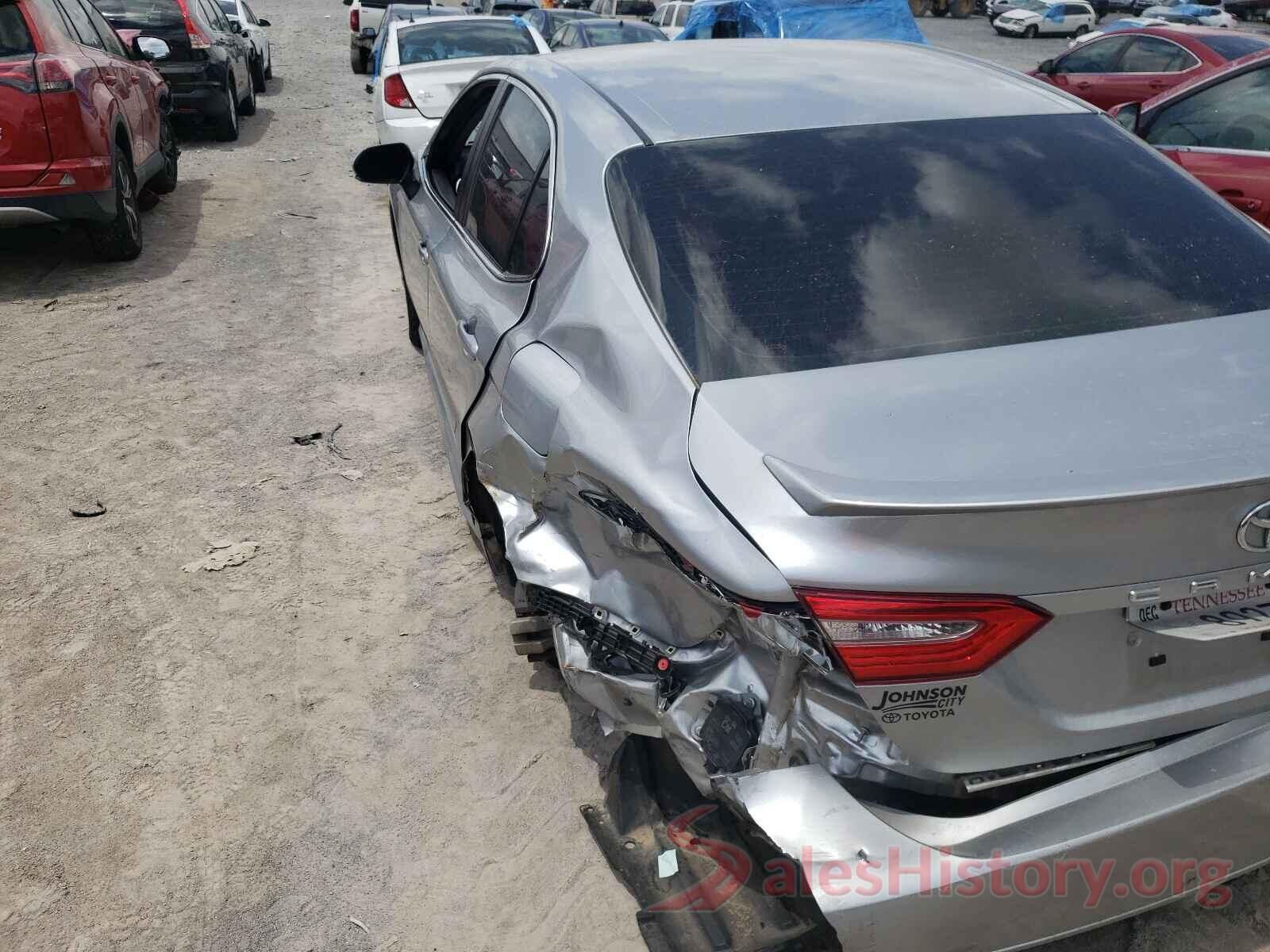 4T1B11HKXJU069480 2018 TOYOTA CAMRY