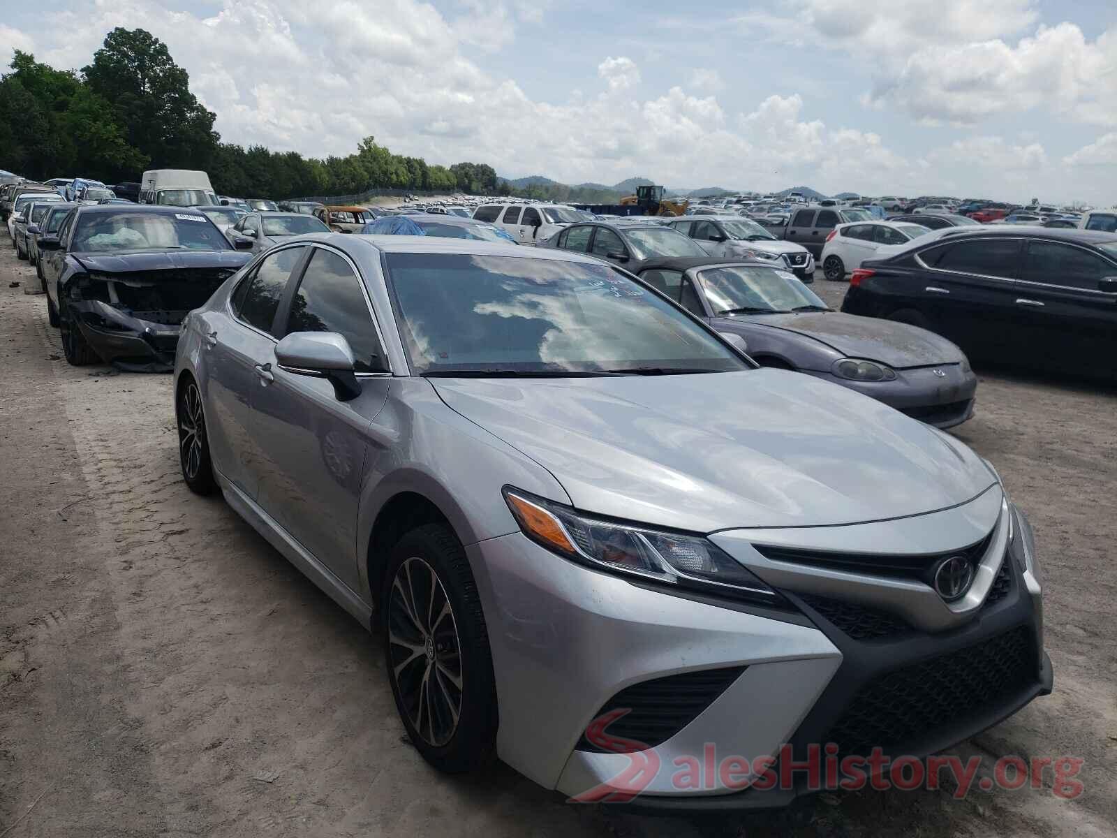 4T1B11HKXJU069480 2018 TOYOTA CAMRY