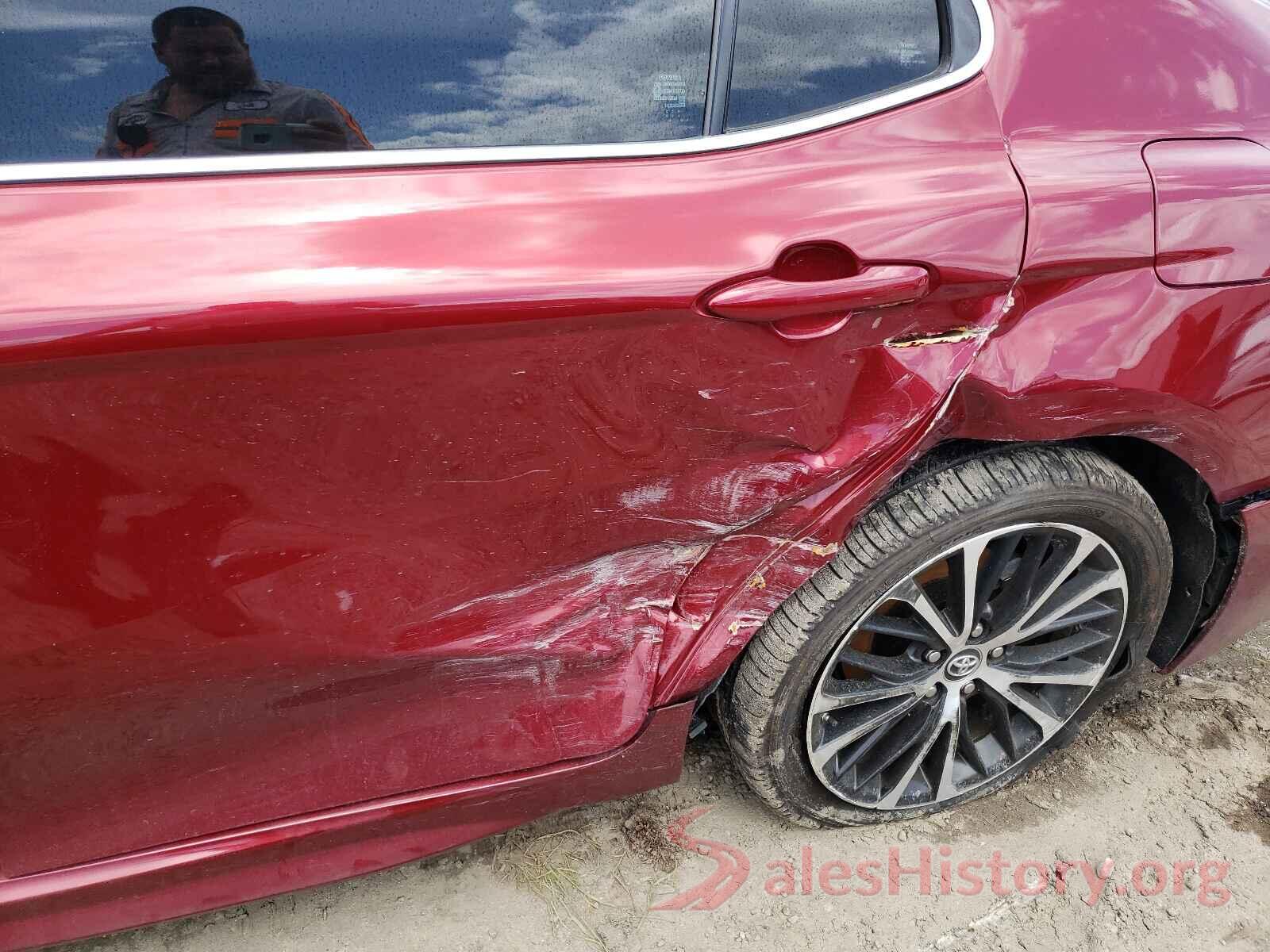 4T1B11HK2JU509773 2018 TOYOTA CAMRY