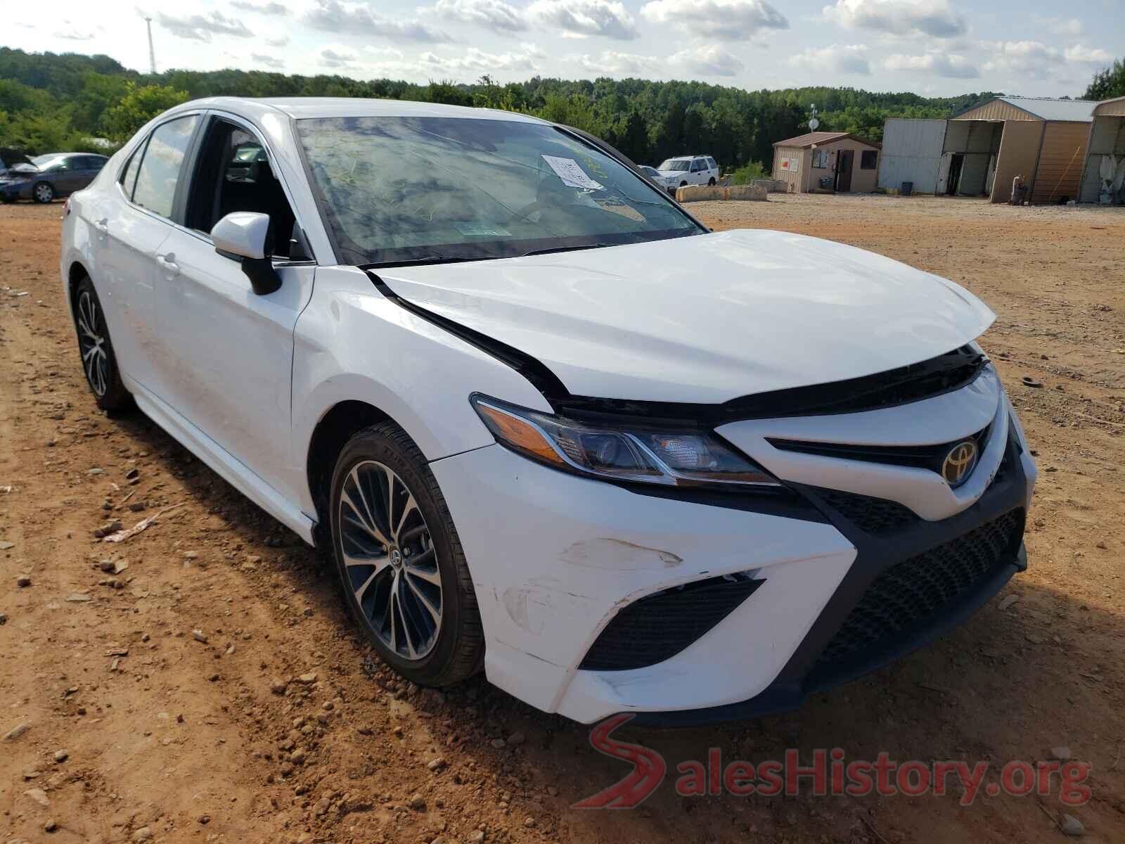 4T1B11HK2JU639567 2018 TOYOTA CAMRY