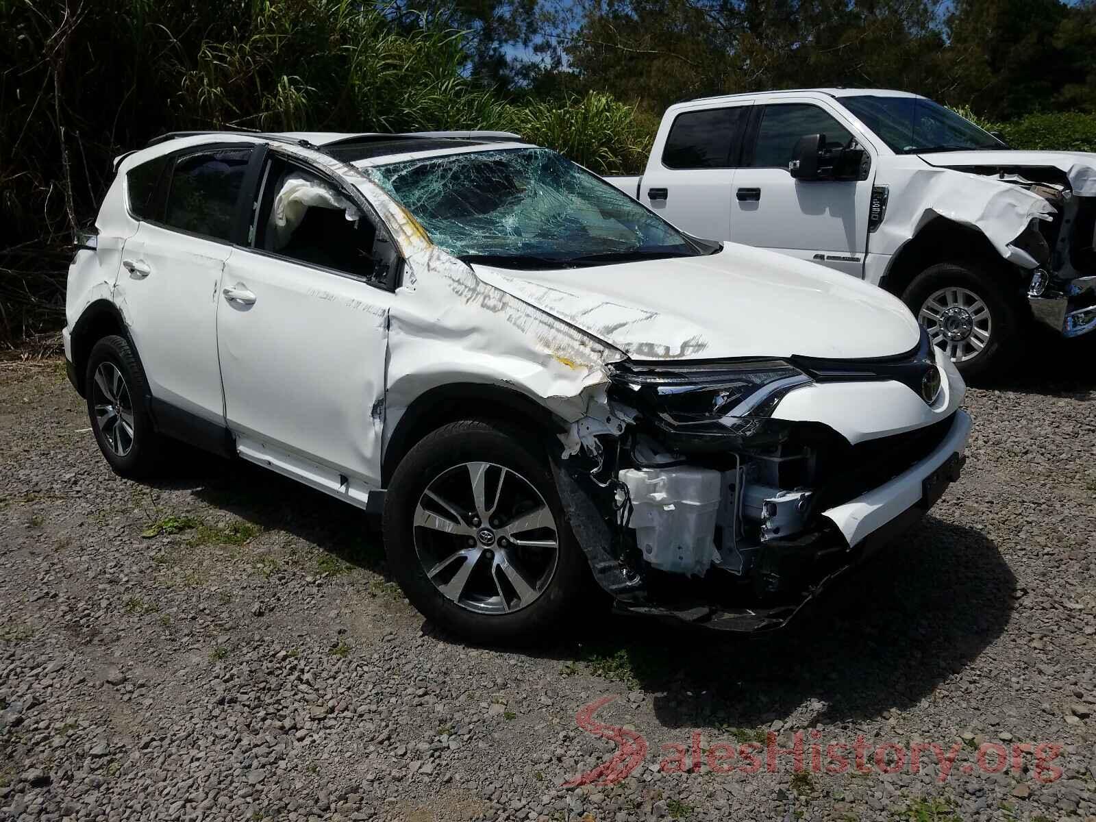 JTMWFREV9JJ168832 2018 TOYOTA RAV4