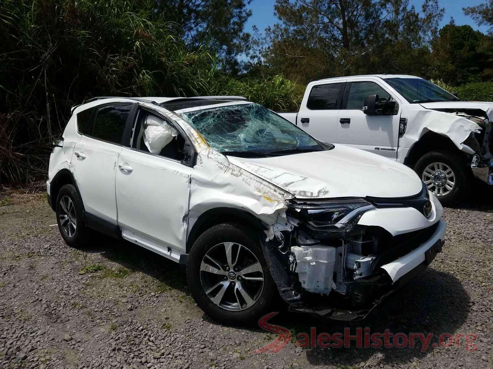 JTMWFREV9JJ168832 2018 TOYOTA RAV4