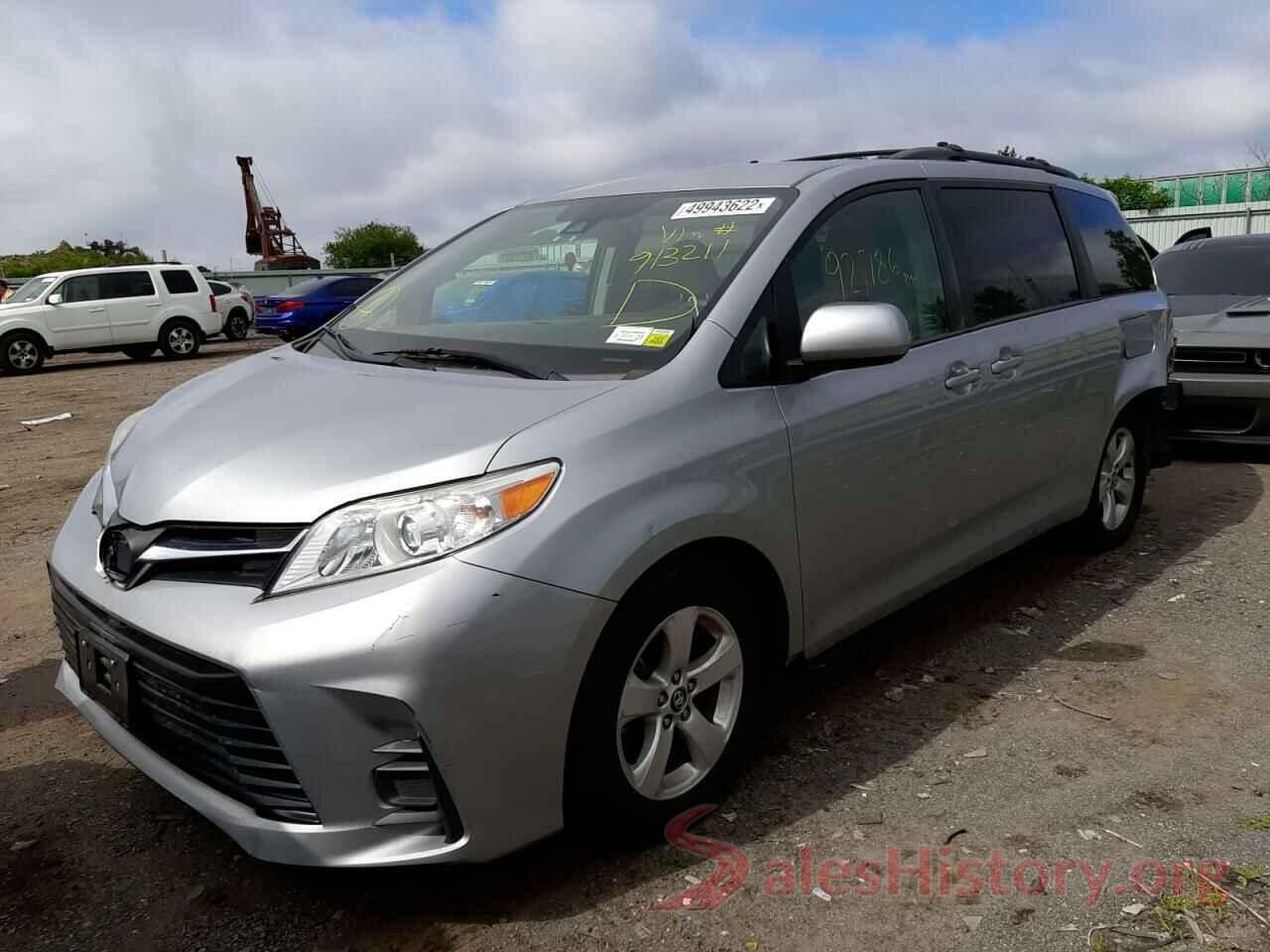 5TDKZ3DC3JS913211 2018 TOYOTA SIENNA