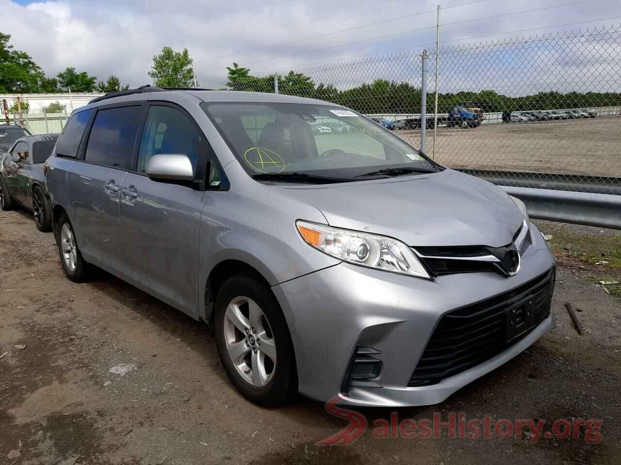 5TDKZ3DC3JS913211 2018 TOYOTA SIENNA