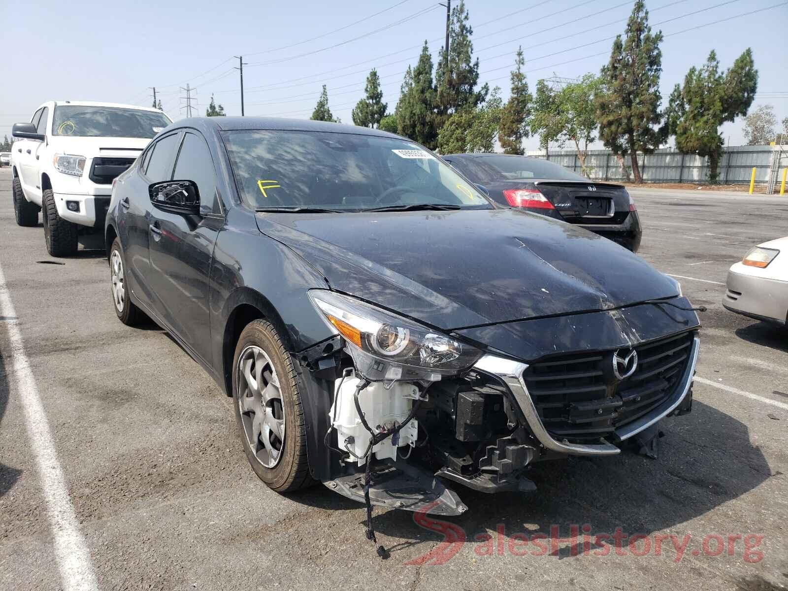 3MZBN1U74JM215044 2018 MAZDA 3