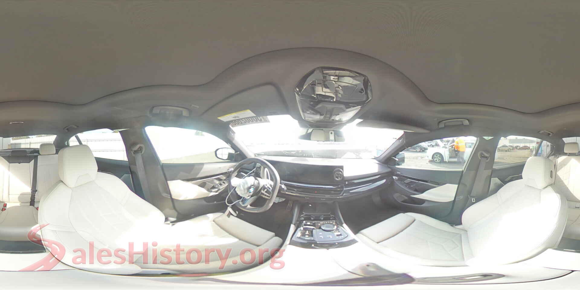 2025 BMW 5 SERIES VIN WBA43FJ07SCU32819, damage close-up