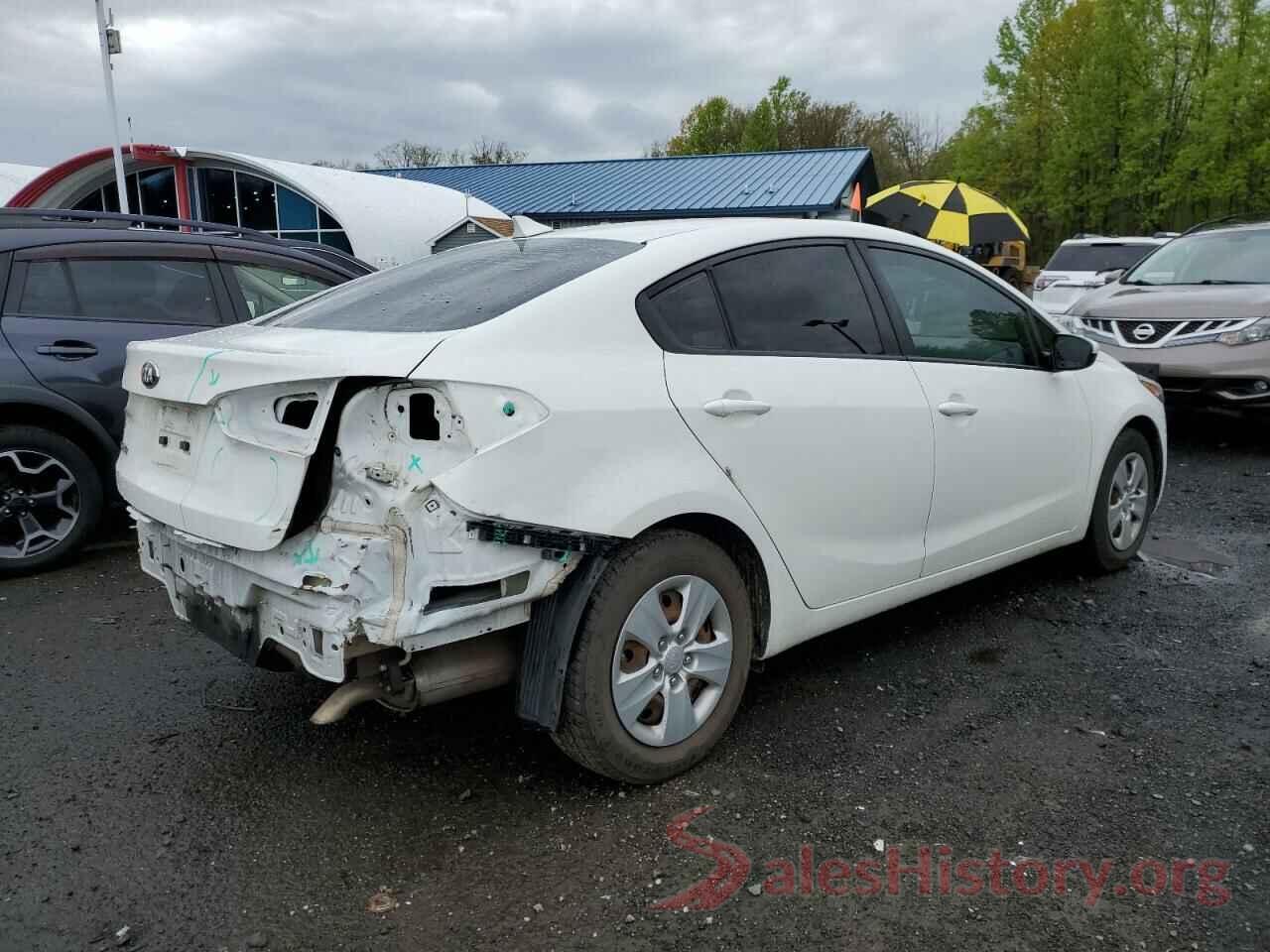 3KPFK4A7XHE049877 2017 KIA FORTE