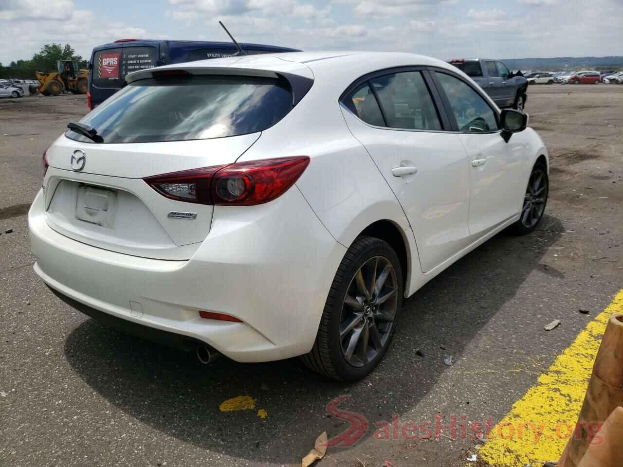 3MZBN1L37JM275821 2018 MAZDA 3