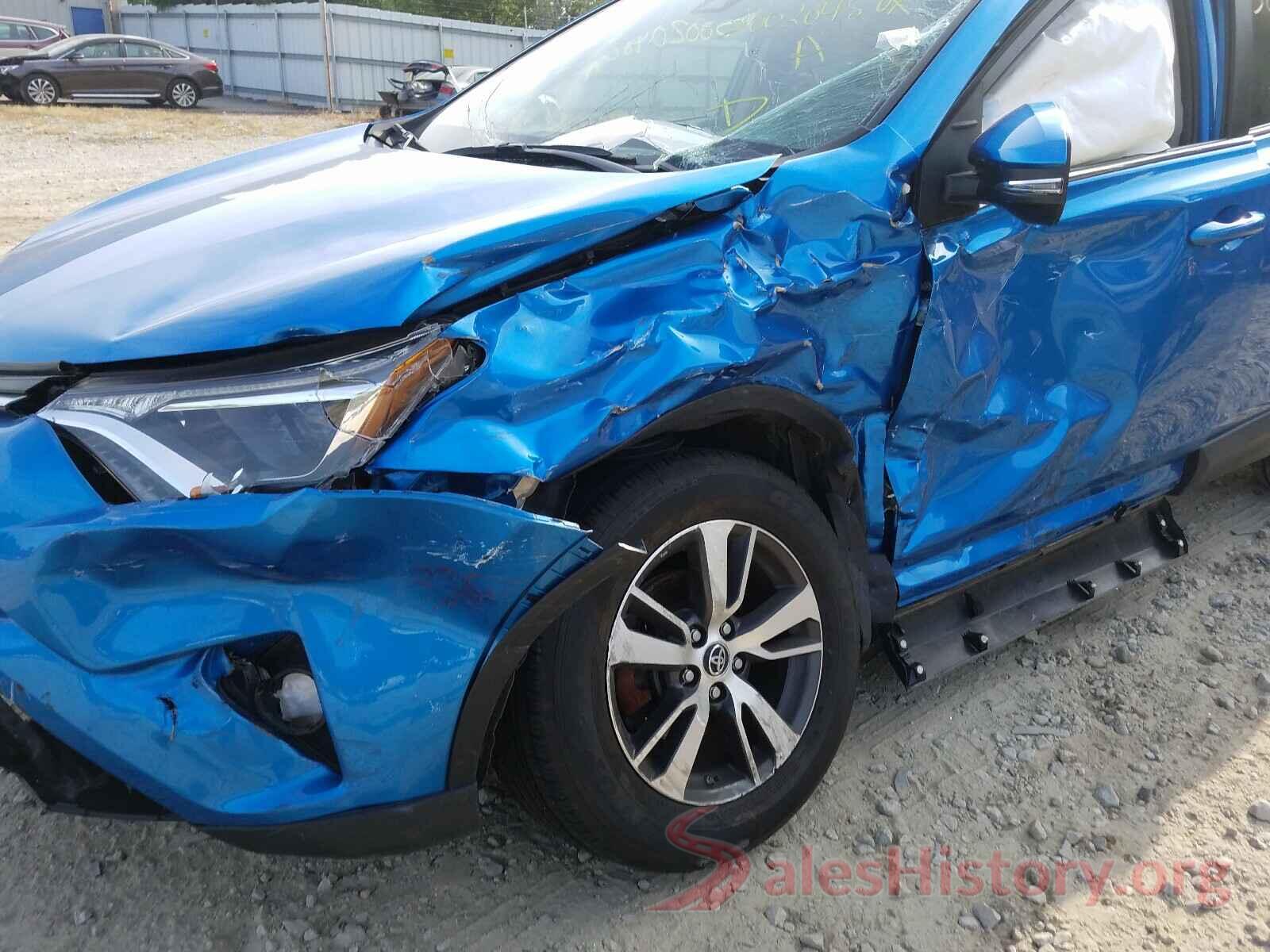 JTMRFREV3HJ122677 2017 TOYOTA RAV4