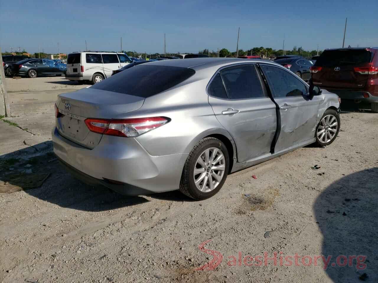 4T1B11HK2JU557421 2018 TOYOTA CAMRY