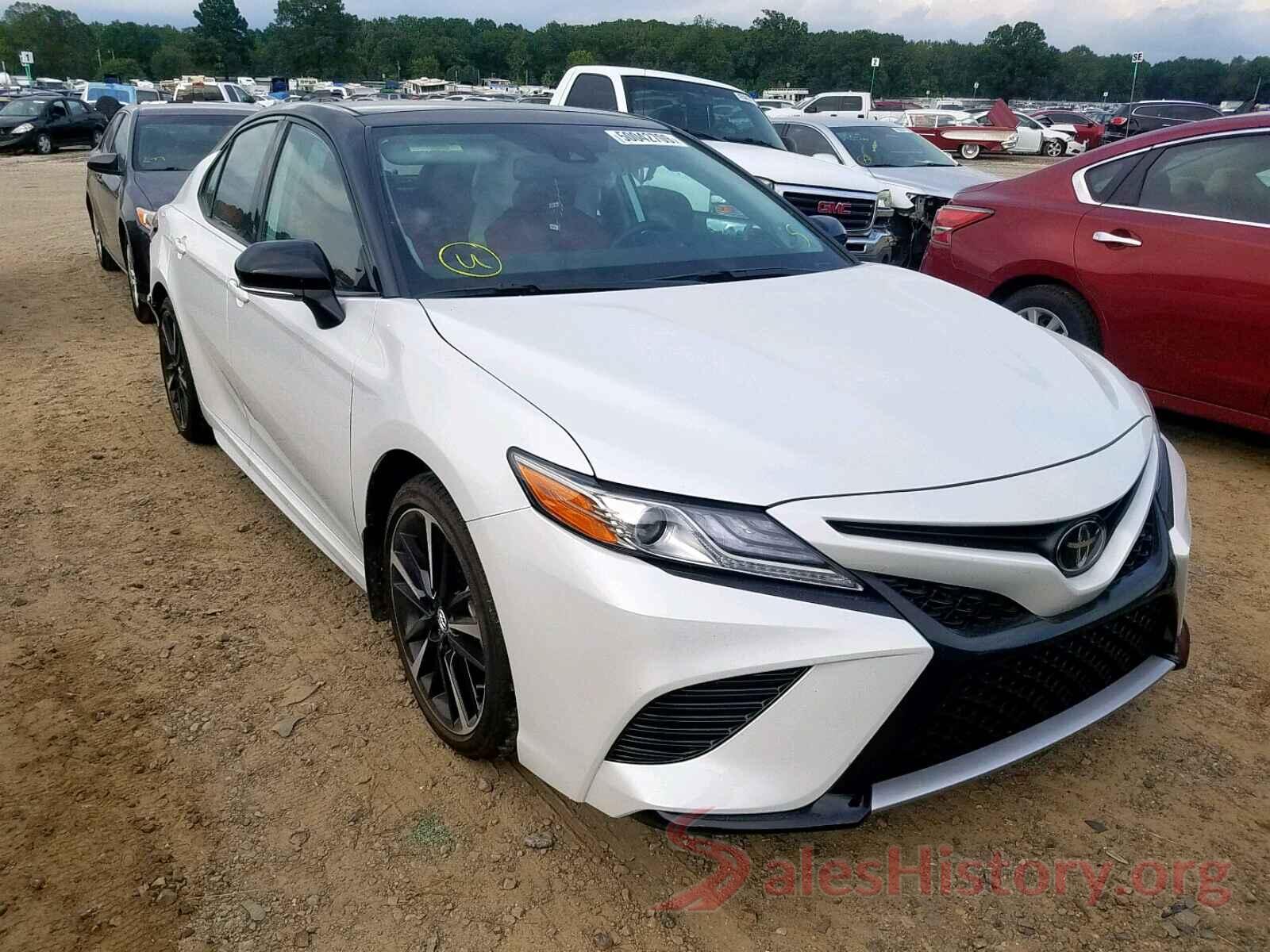 4T1B61HK2KU267215 2019 TOYOTA CAMRY