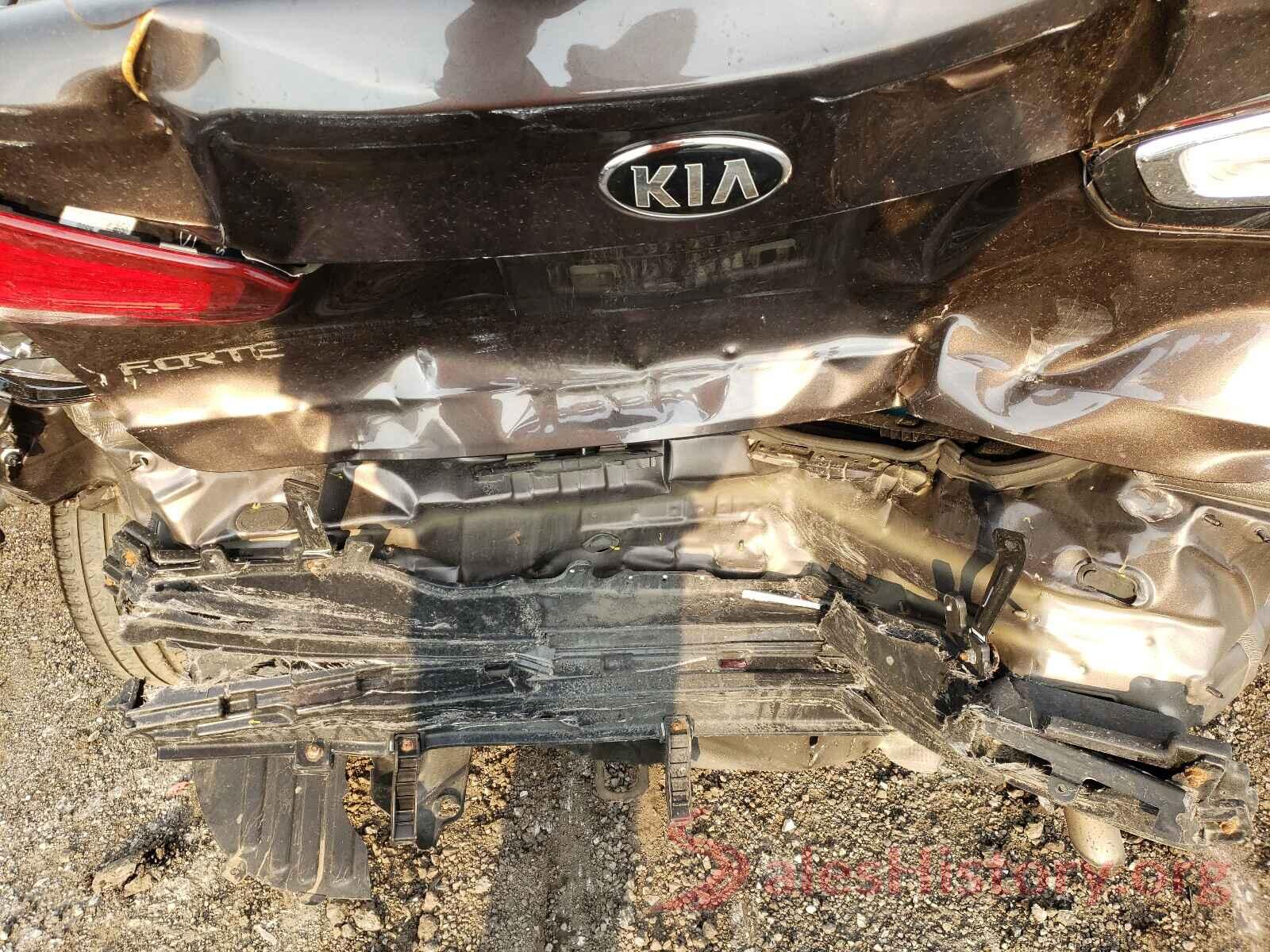 3KPFK4A7XHE156217 2017 KIA FORTE