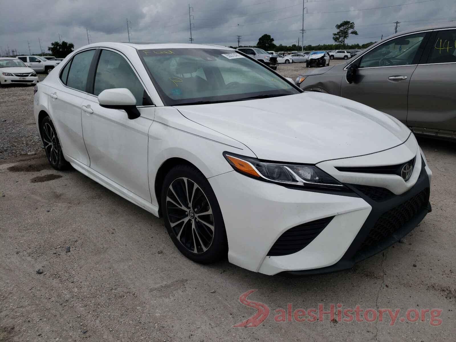 4T1B11HK8JU131748 2018 TOYOTA CAMRY