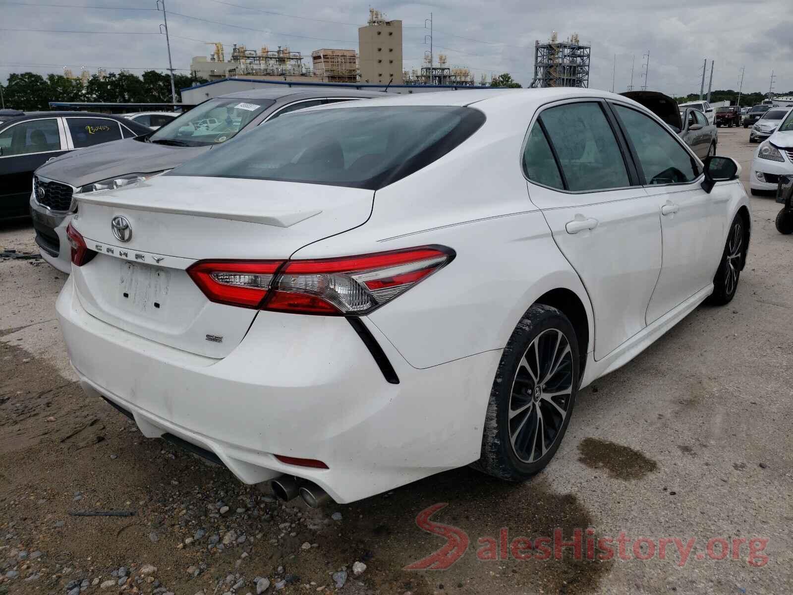 4T1B11HK8JU131748 2018 TOYOTA CAMRY