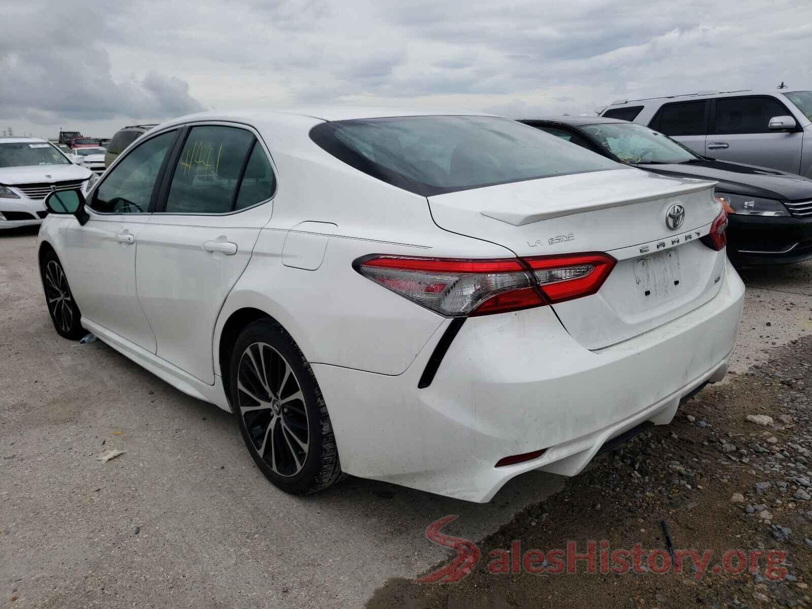 4T1B11HK8JU131748 2018 TOYOTA CAMRY