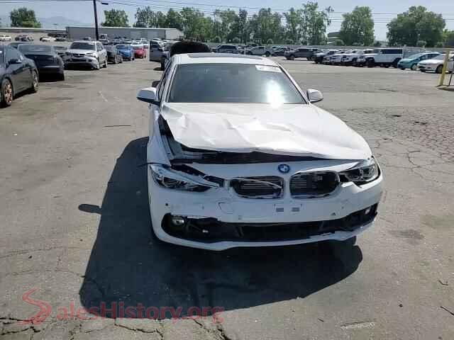 2018 BMW 3 SERIES VIN WBA8E1C5XJA756607, trunk area