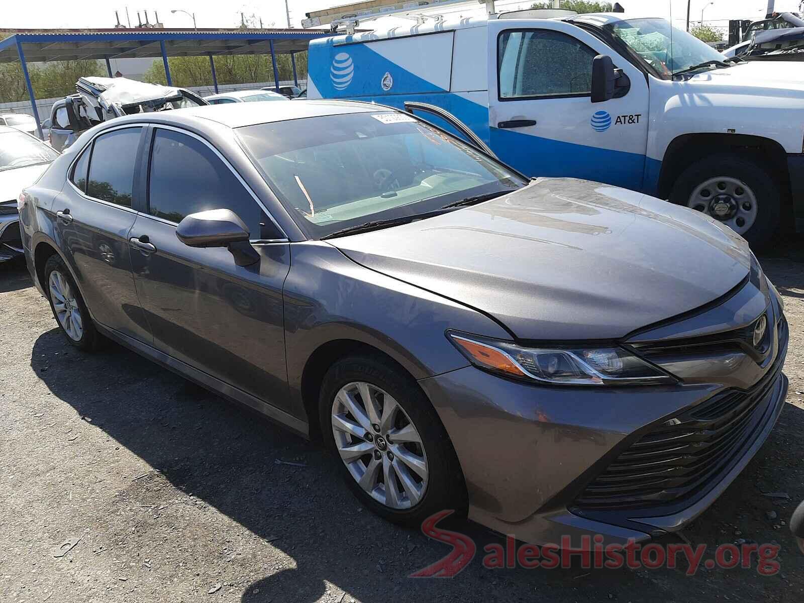 4T1B11HK9JU578959 2018 TOYOTA CAMRY