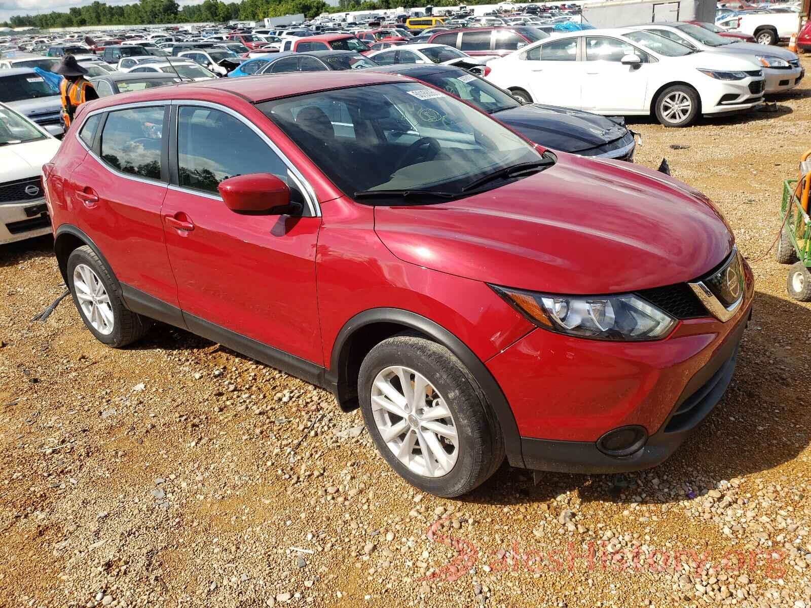 JN1BJ1CP6JW186715 2018 NISSAN ROGUE