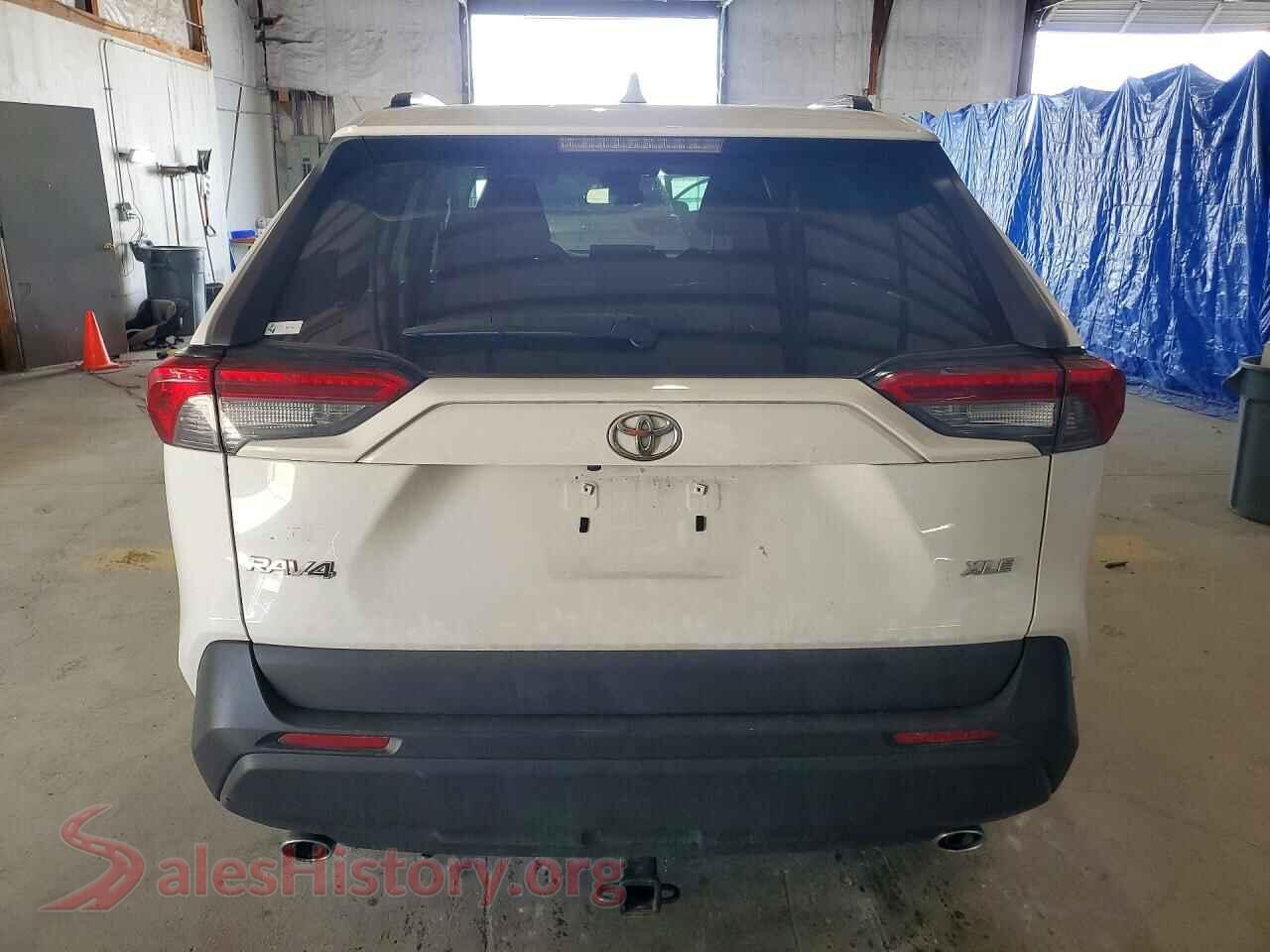 2019 TOYOTA RAV4 VIN 2T3W1RFV2KW015032, left side view