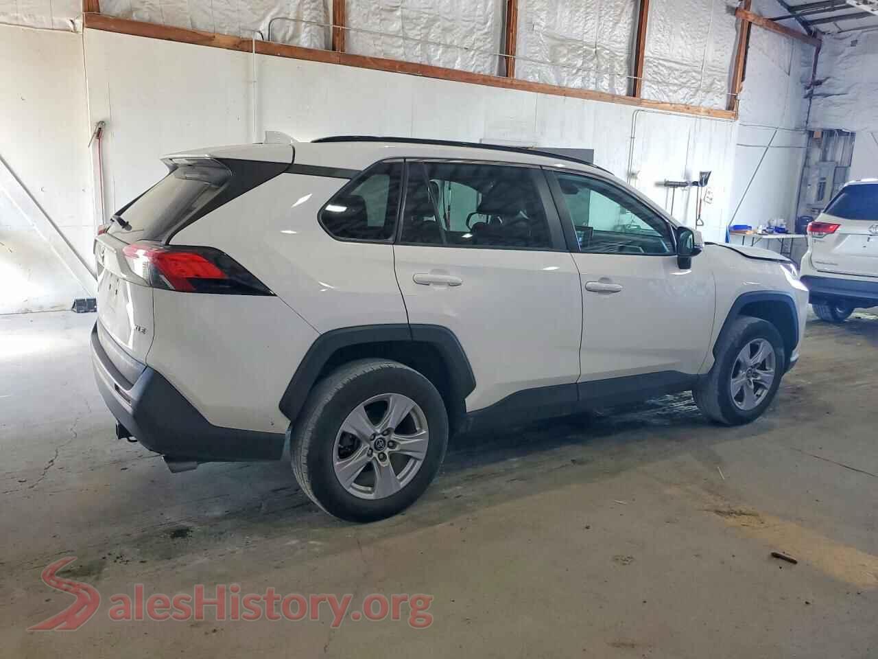 2019 TOYOTA RAV4 VIN 2T3W1RFV2KW015032, right side view