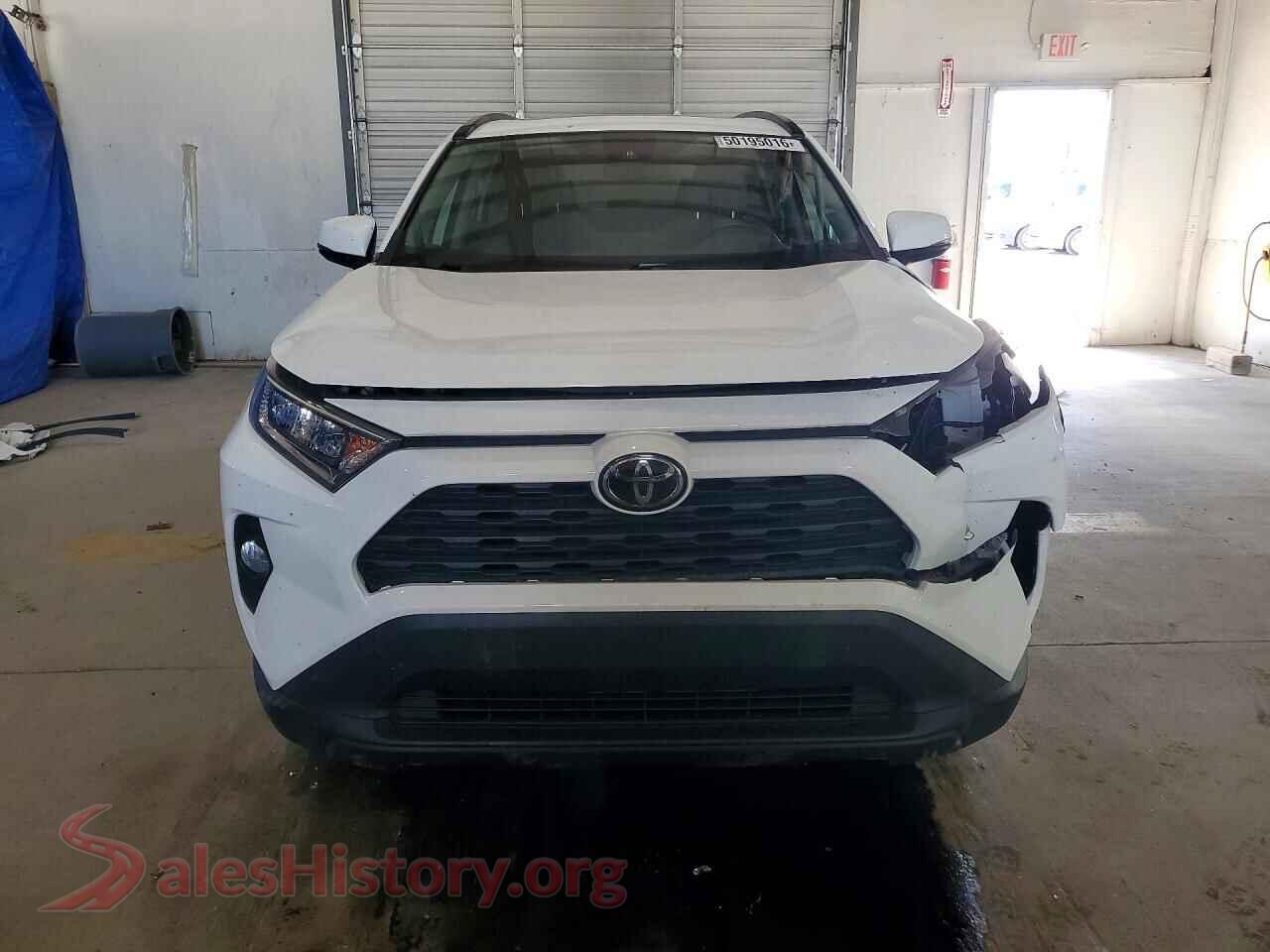 2019 TOYOTA RAV4 VIN 2T3W1RFV2KW015032, rear view